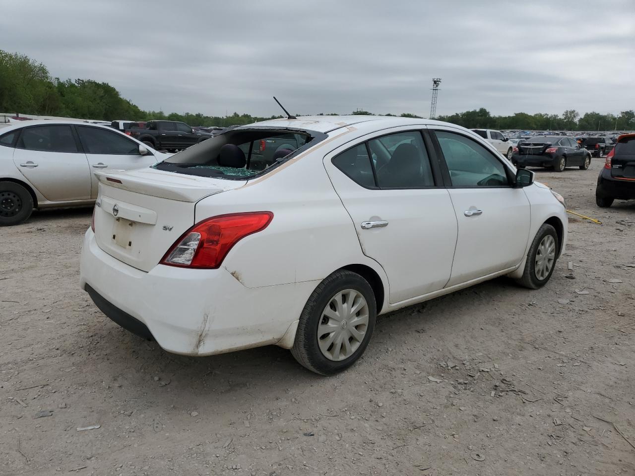 Photo 2 VIN: 3N1CN7AP4JL822617 - NISSAN VERSA 