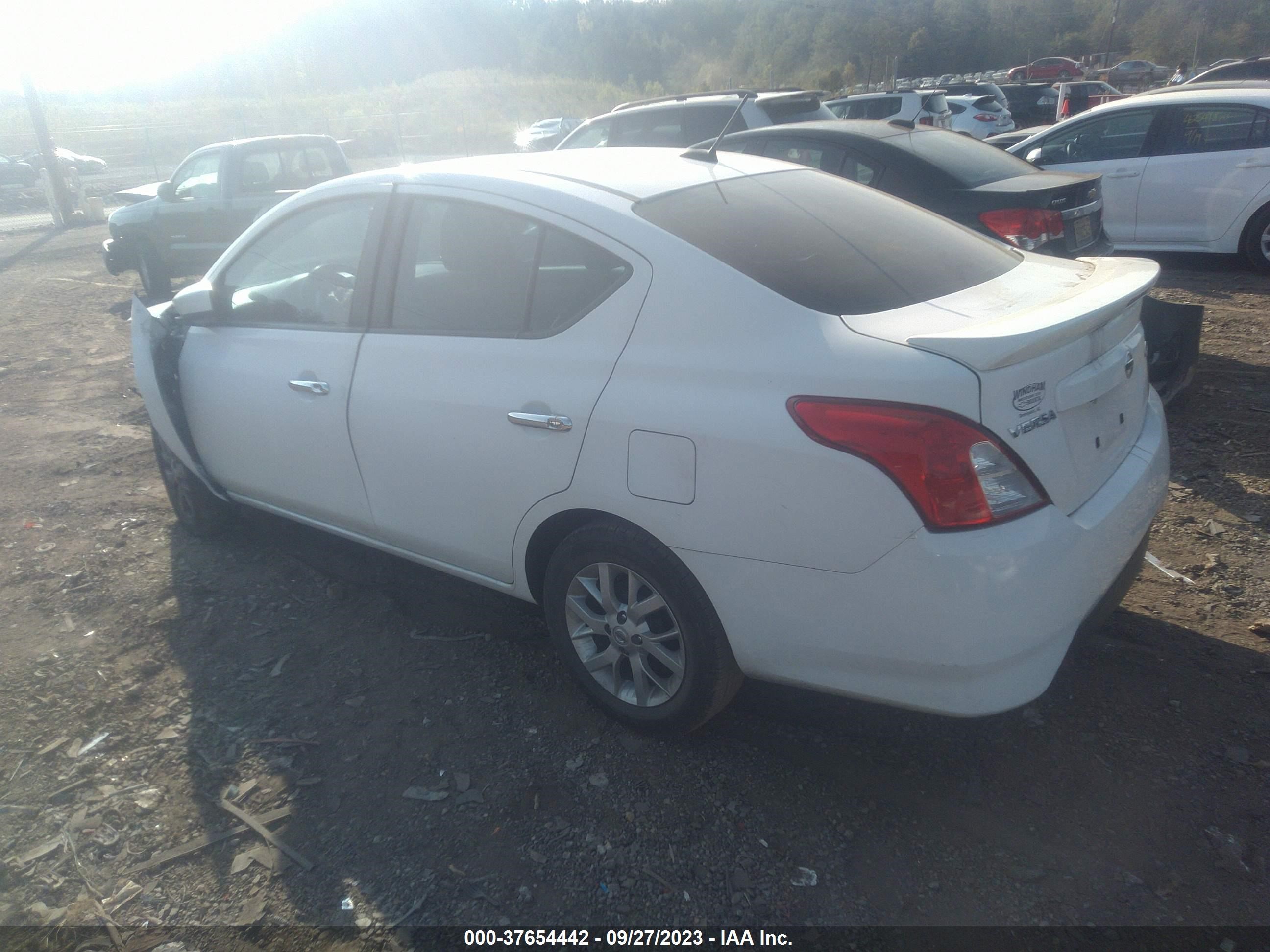 Photo 2 VIN: 3N1CN7AP4JL870912 - NISSAN VERSA 