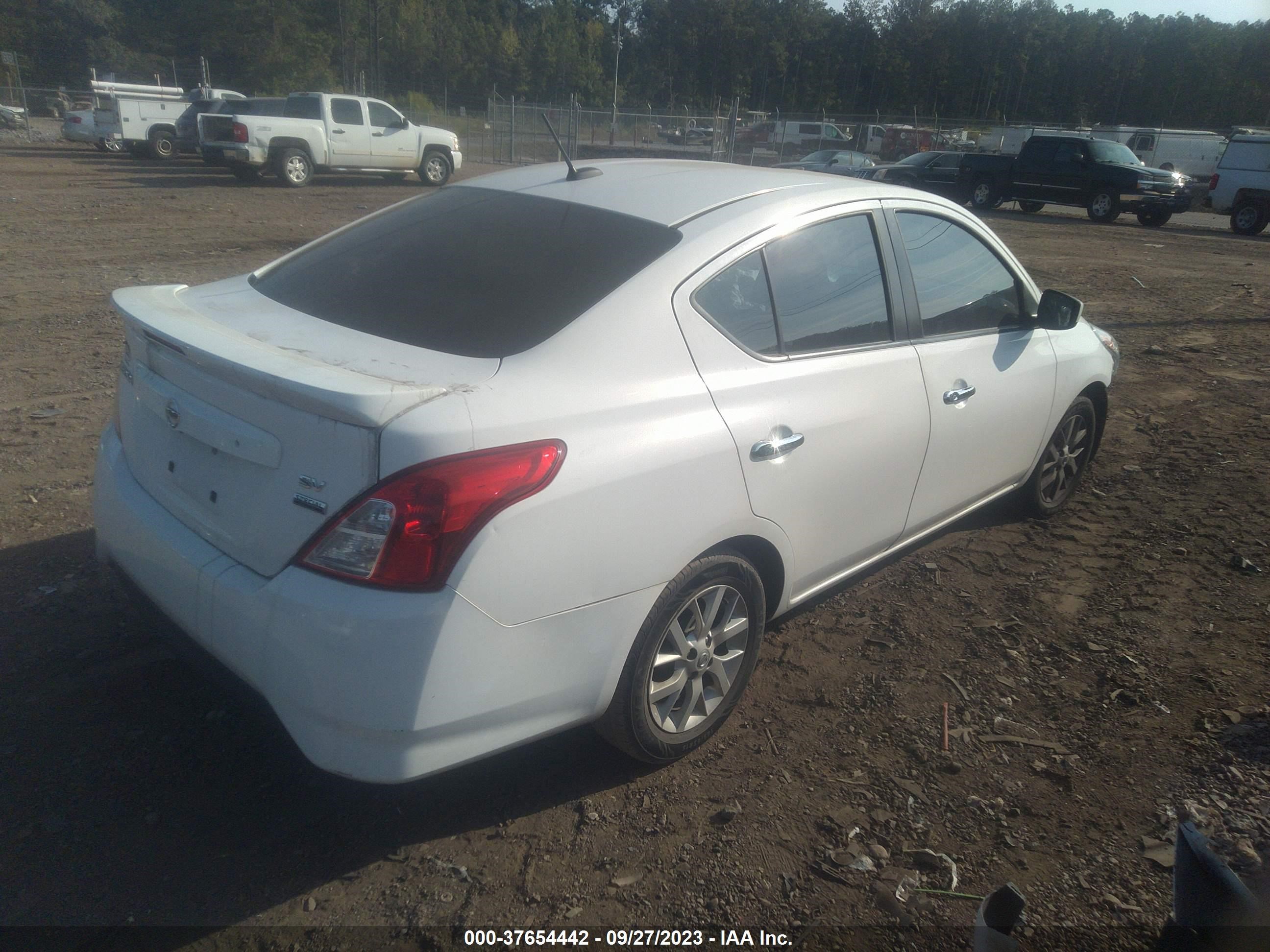 Photo 3 VIN: 3N1CN7AP4JL870912 - NISSAN VERSA 