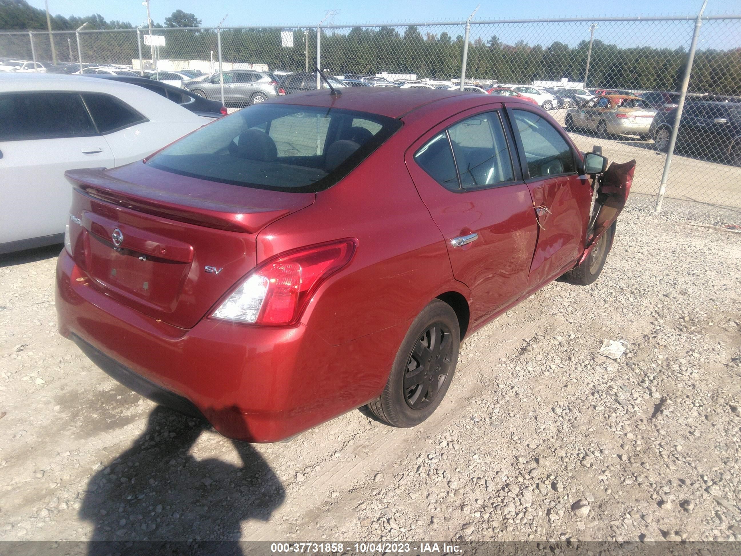 Photo 3 VIN: 3N1CN7AP4JL873213 - NISSAN VERSA 