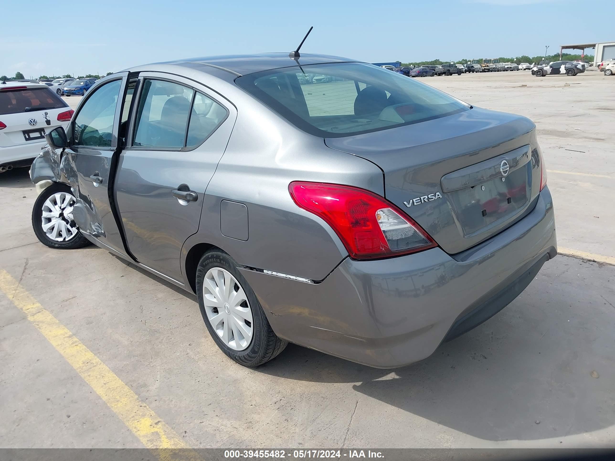 Photo 2 VIN: 3N1CN7AP4KL815569 - NISSAN VERSA 