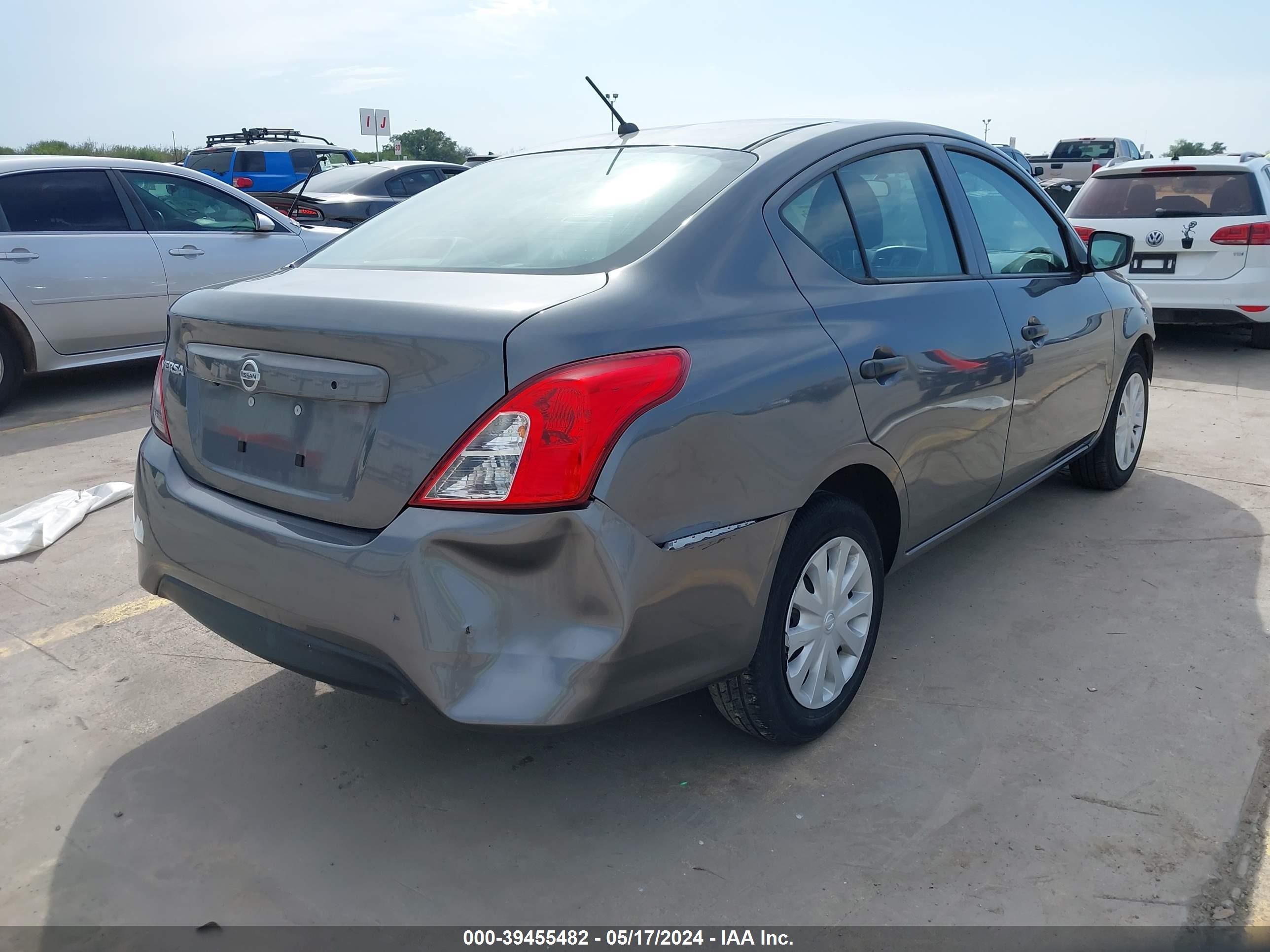 Photo 3 VIN: 3N1CN7AP4KL815569 - NISSAN VERSA 