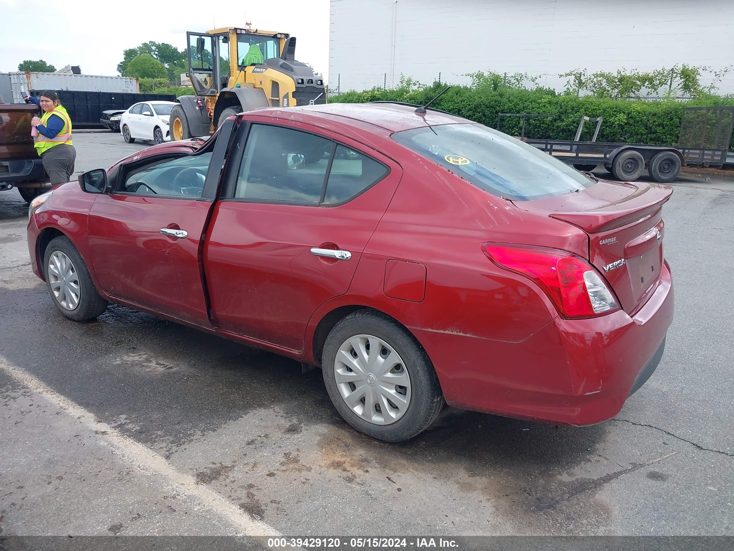 Photo 2 VIN: 3N1CN7AP4KL839077 - NISSAN VERSA 