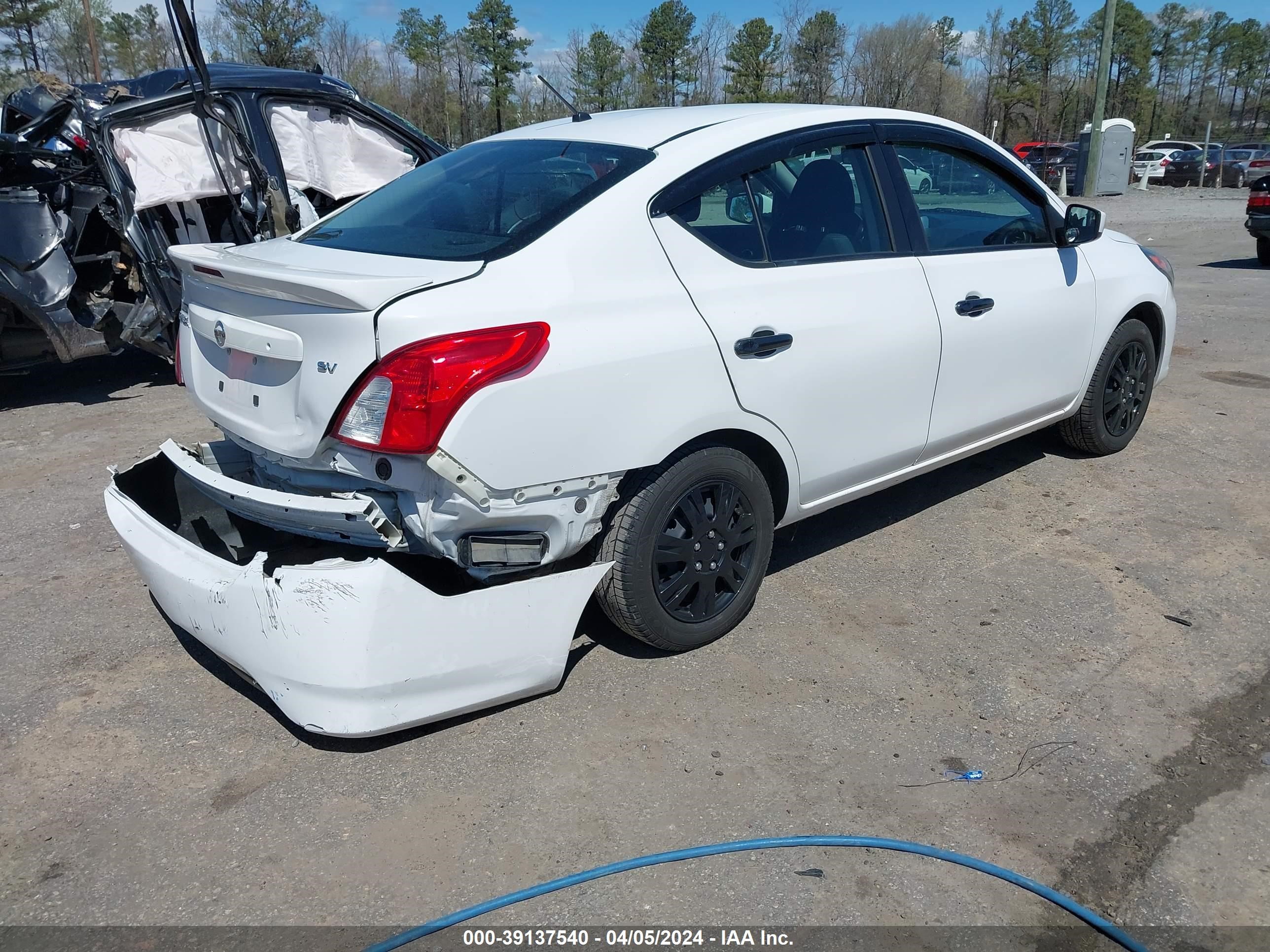 Photo 3 VIN: 3N1CN7AP4KL877666 - NISSAN VERSA 