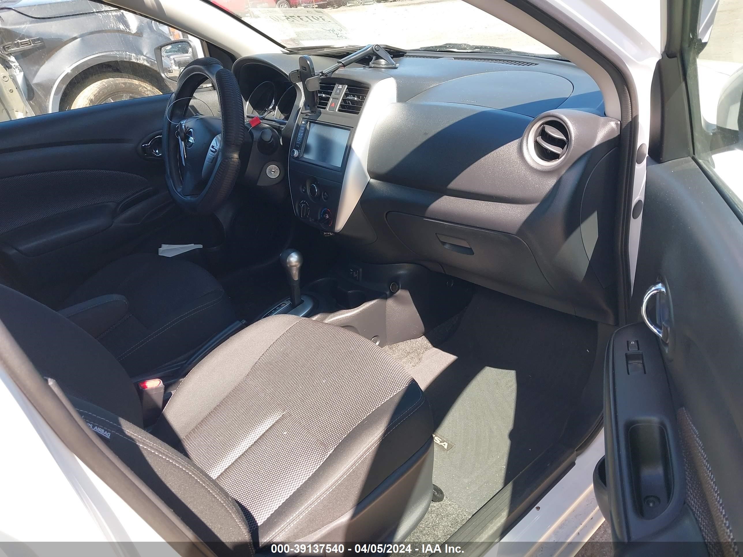 Photo 4 VIN: 3N1CN7AP4KL877666 - NISSAN VERSA 