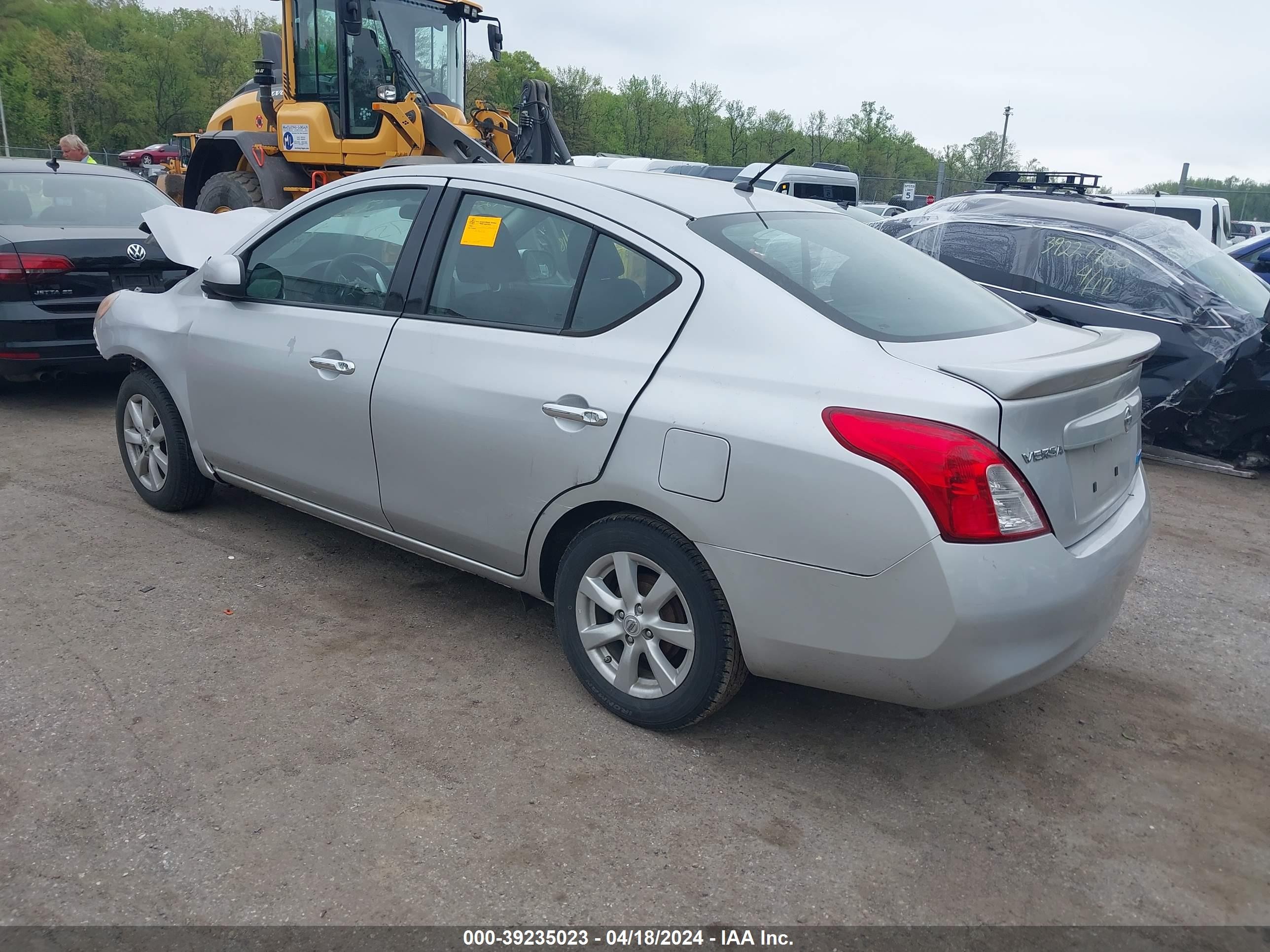 Photo 2 VIN: 3N1CN7AP5EL853588 - NISSAN VERSA 