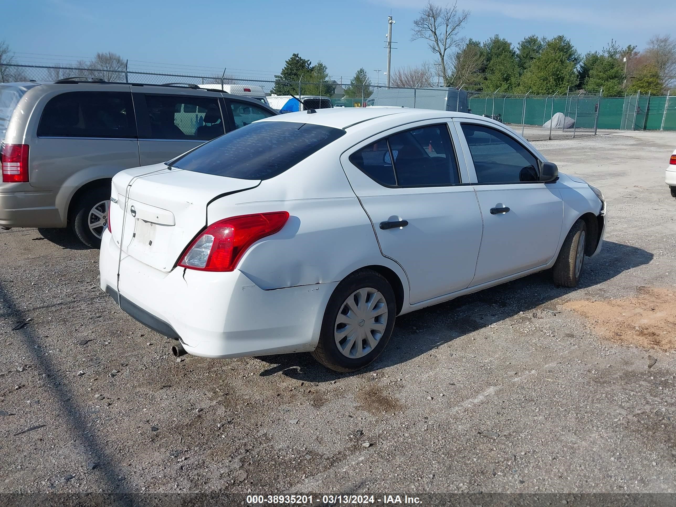 Photo 3 VIN: 3N1CN7AP5FL815358 - NISSAN VERSA 