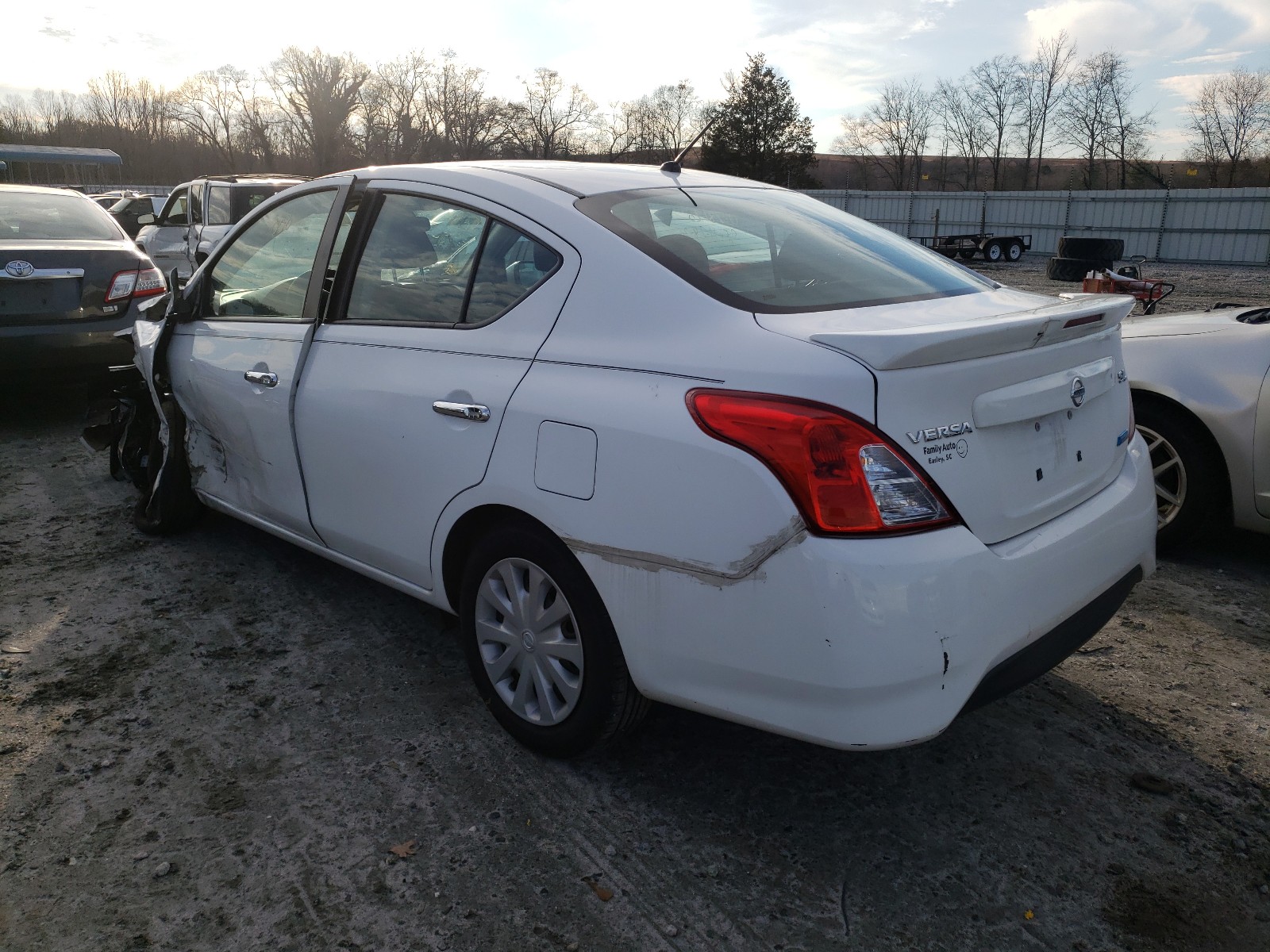 Photo 2 VIN: 3N1CN7AP5FL836047 - NISSAN VERSA 