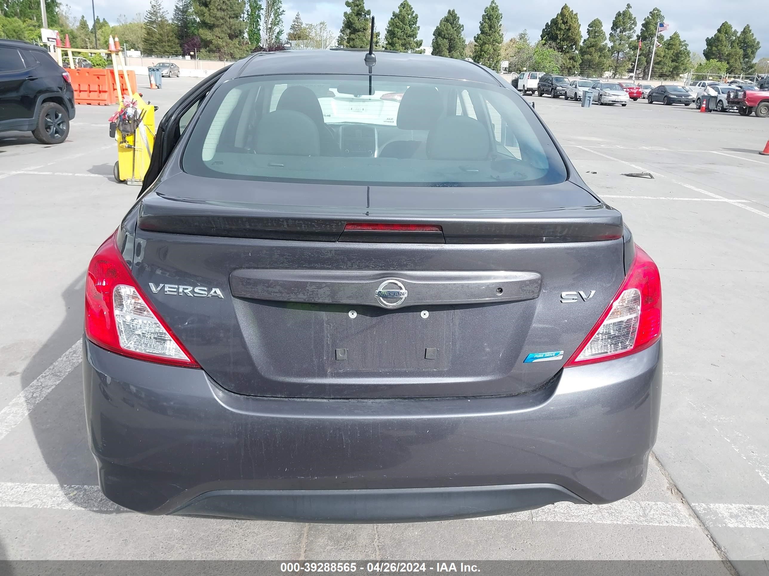 Photo 15 VIN: 3N1CN7AP5FL910678 - NISSAN VERSA 