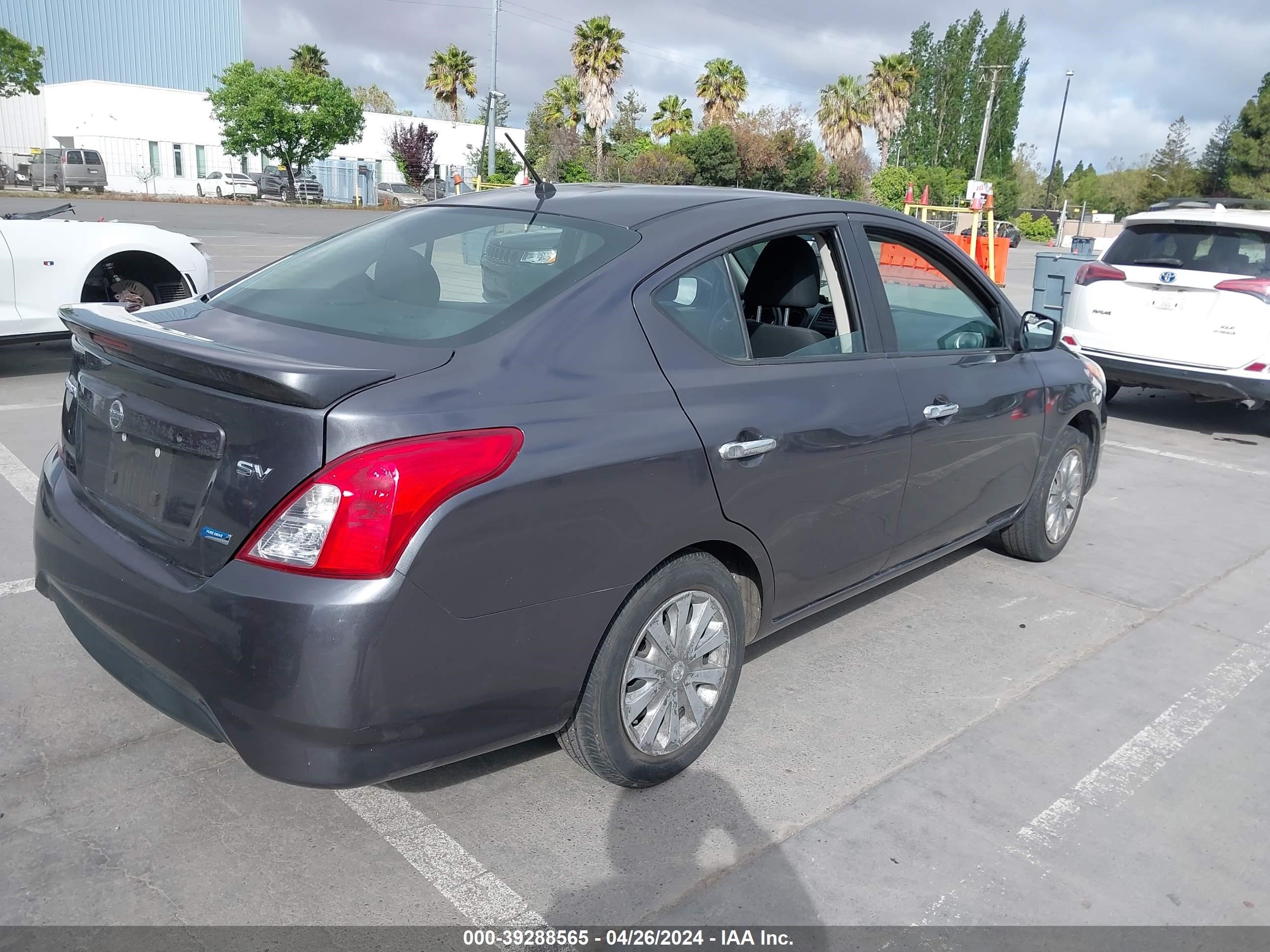 Photo 3 VIN: 3N1CN7AP5FL910678 - NISSAN VERSA 