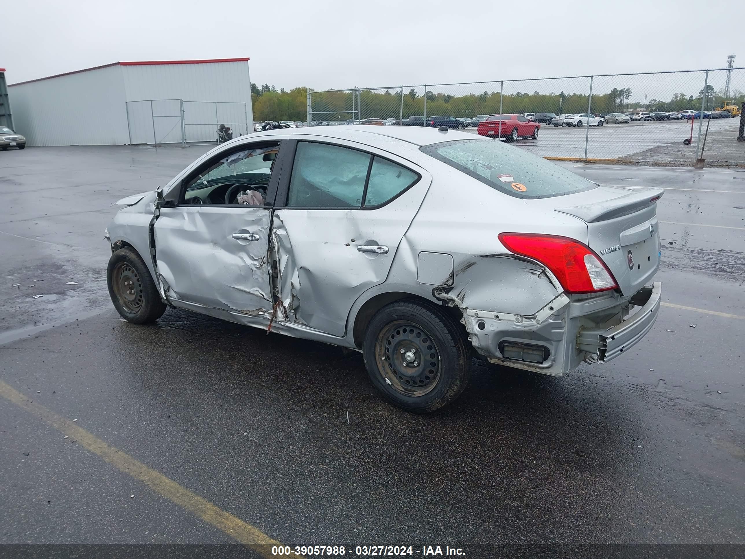 Photo 2 VIN: 3N1CN7AP5FL959105 - NISSAN VERSA 