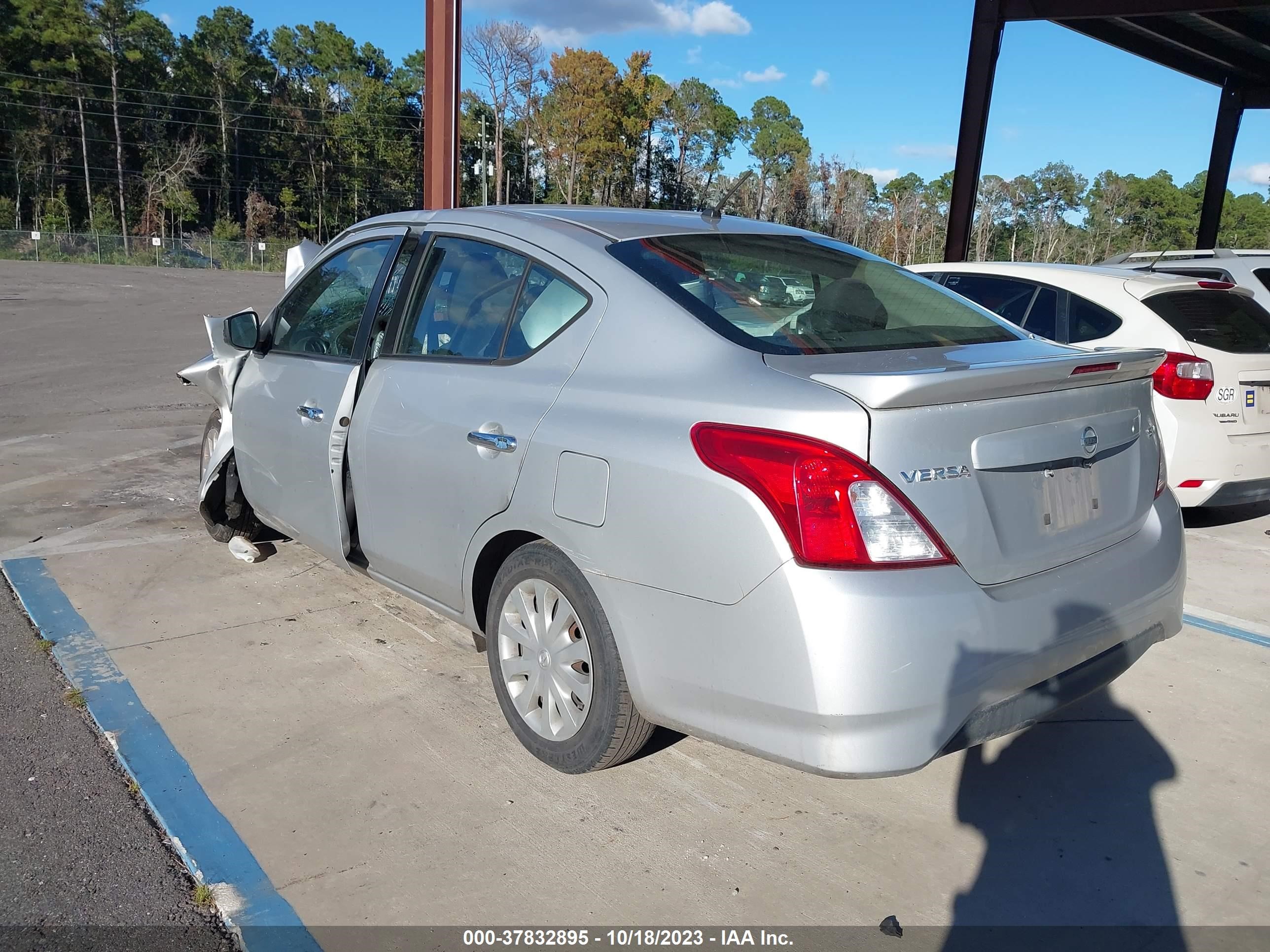 Photo 2 VIN: 3N1CN7AP5HL848105 - NISSAN VERSA 