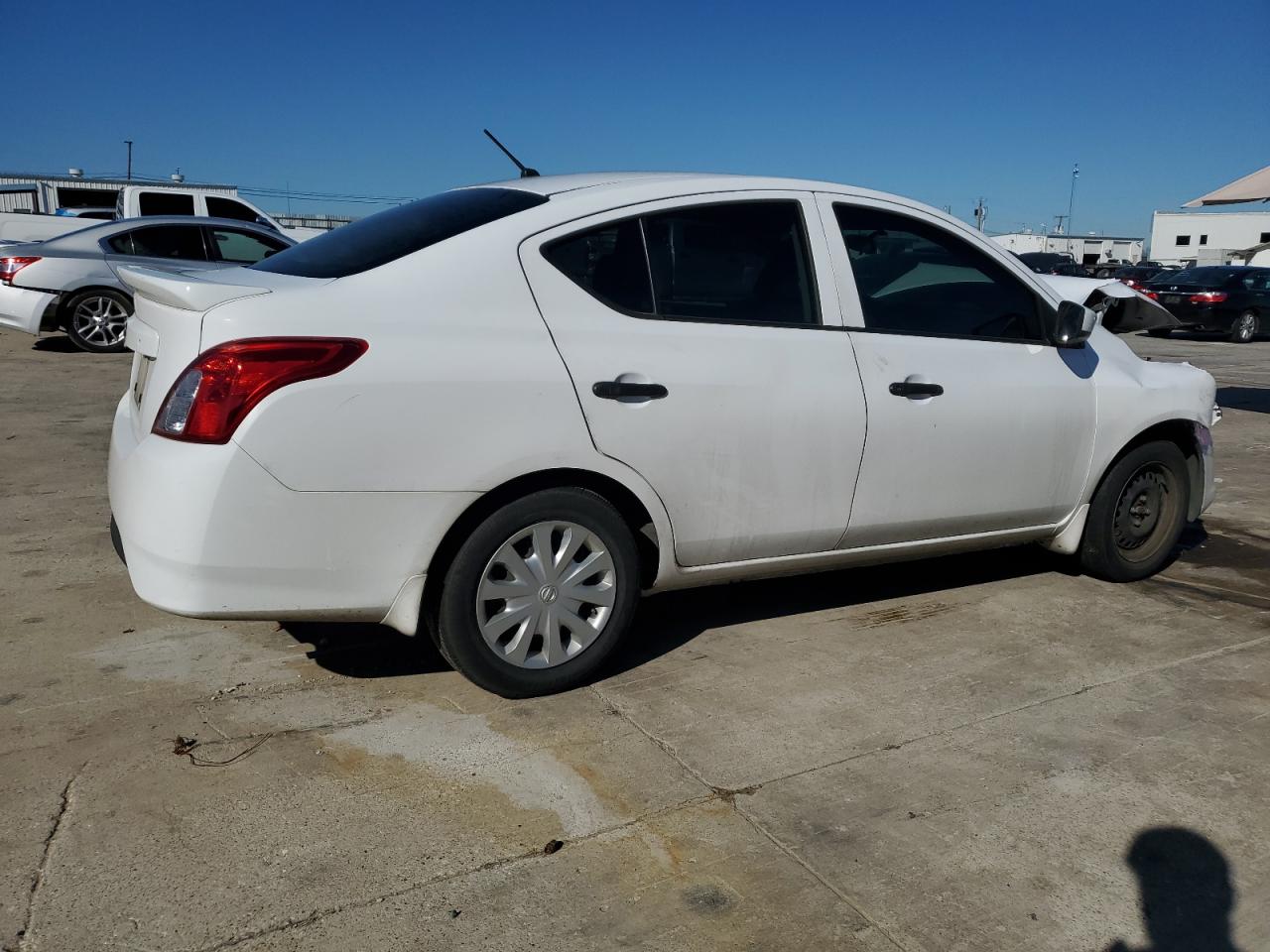 Photo 2 VIN: 3N1CN7AP5JL813523 - NISSAN VERSA 