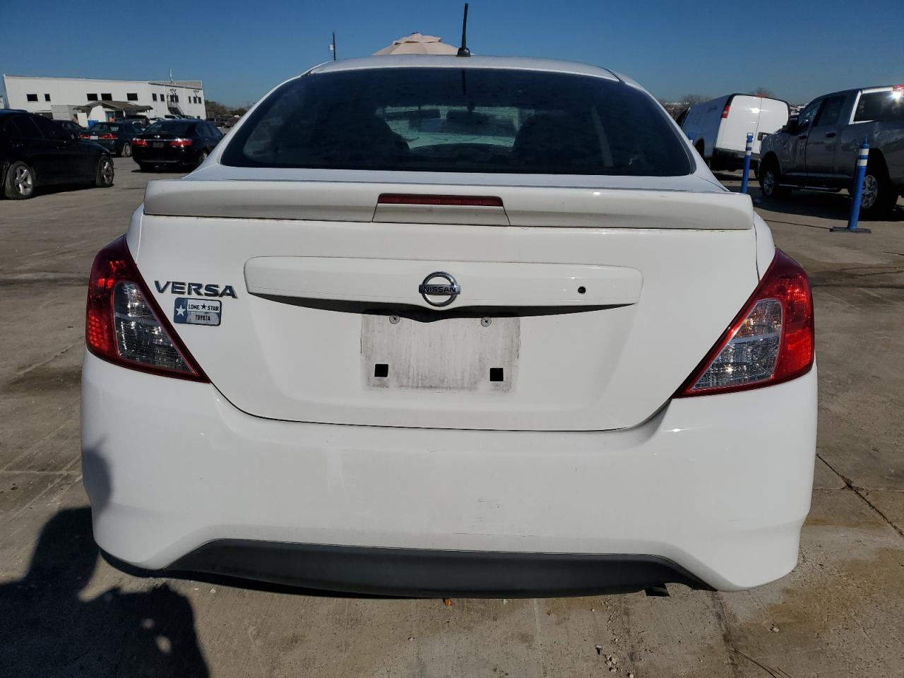 Photo 5 VIN: 3N1CN7AP5JL813523 - NISSAN VERSA 