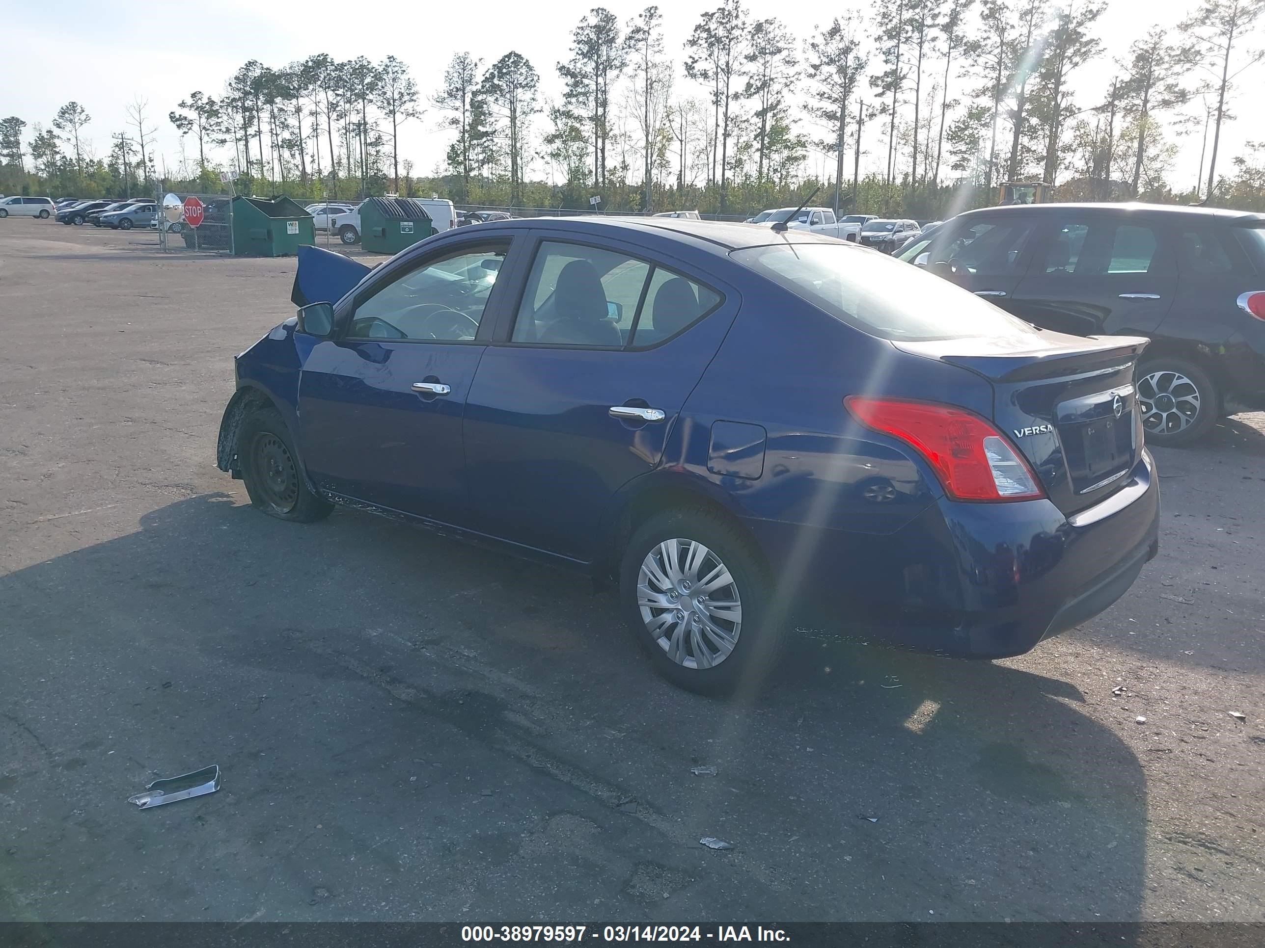 Photo 2 VIN: 3N1CN7AP5JL817118 - NISSAN VERSA 