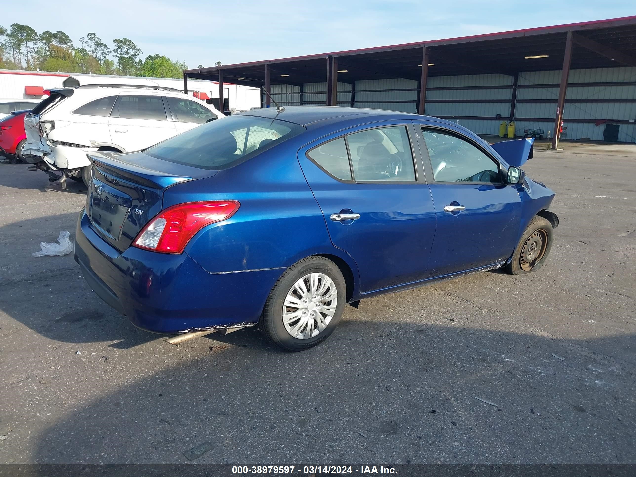 Photo 3 VIN: 3N1CN7AP5JL817118 - NISSAN VERSA 