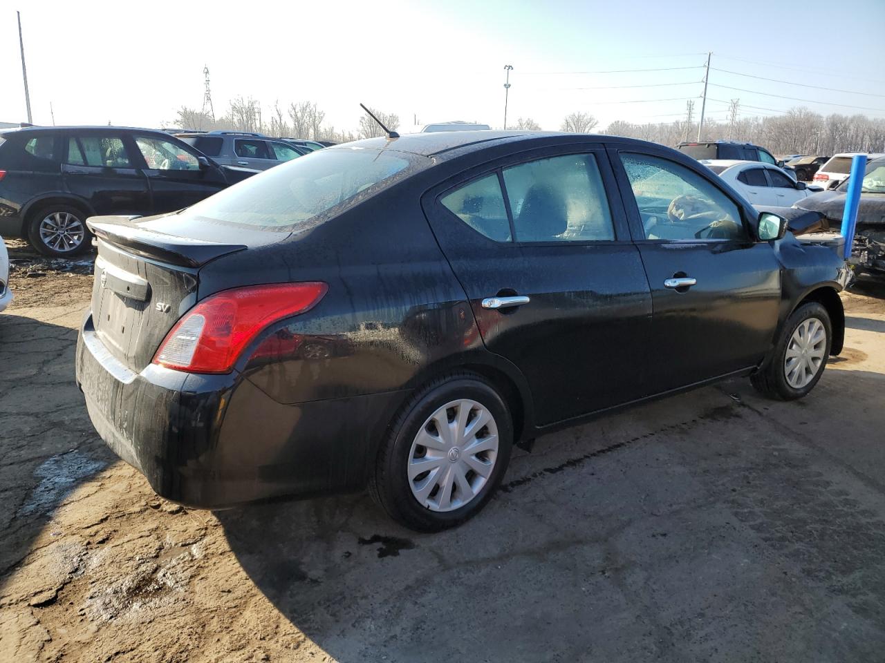 Photo 2 VIN: 3N1CN7AP5JL835005 - NISSAN VERSA 