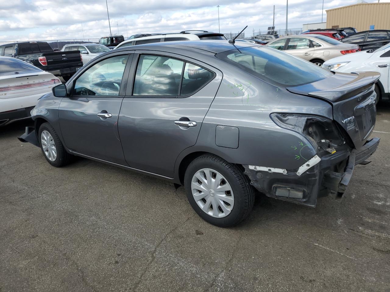 Photo 1 VIN: 3N1CN7AP5JL858588 - NISSAN VERSA 