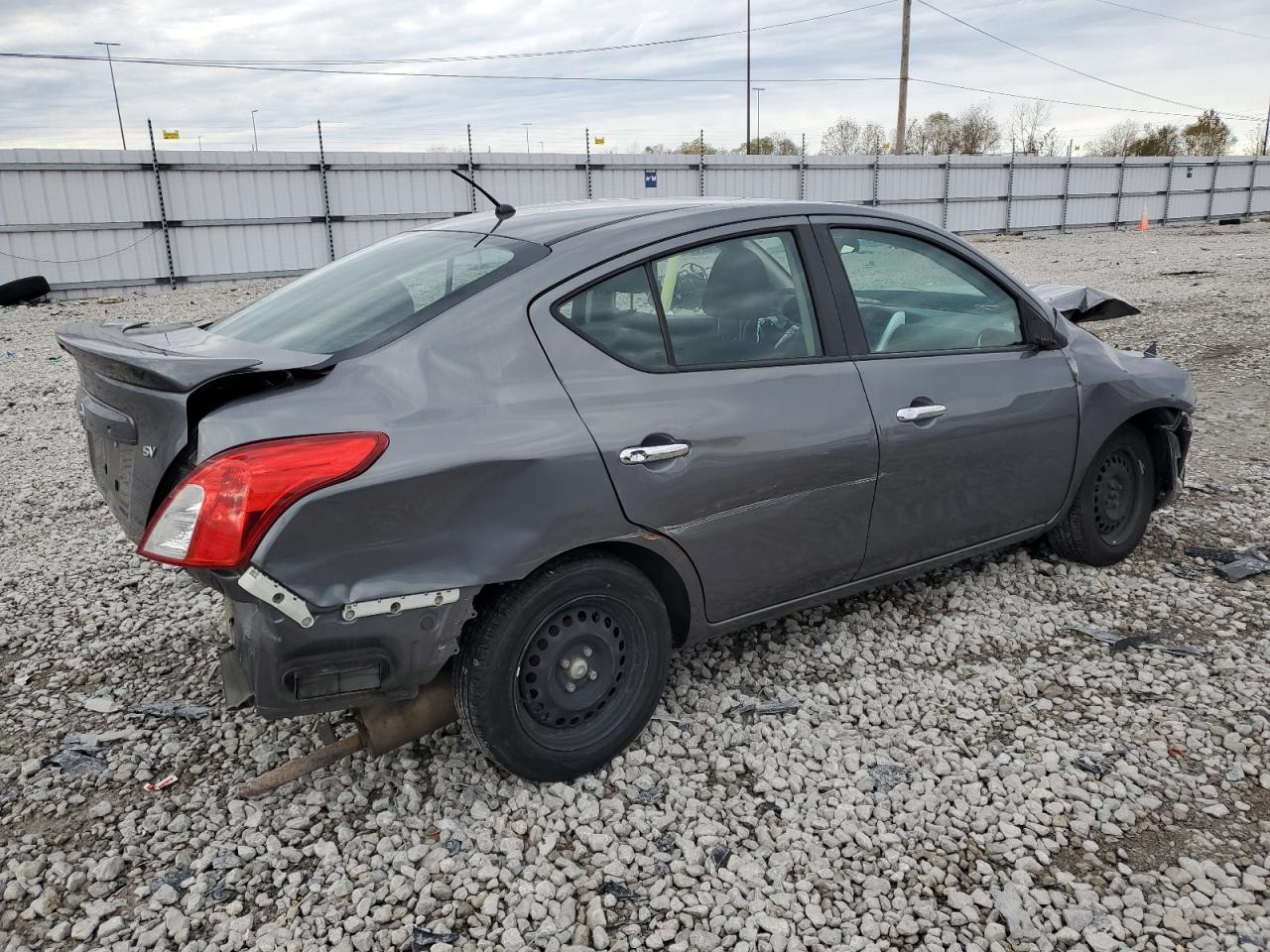 Photo 2 VIN: 3N1CN7AP5JL885760 - NISSAN VERSA 