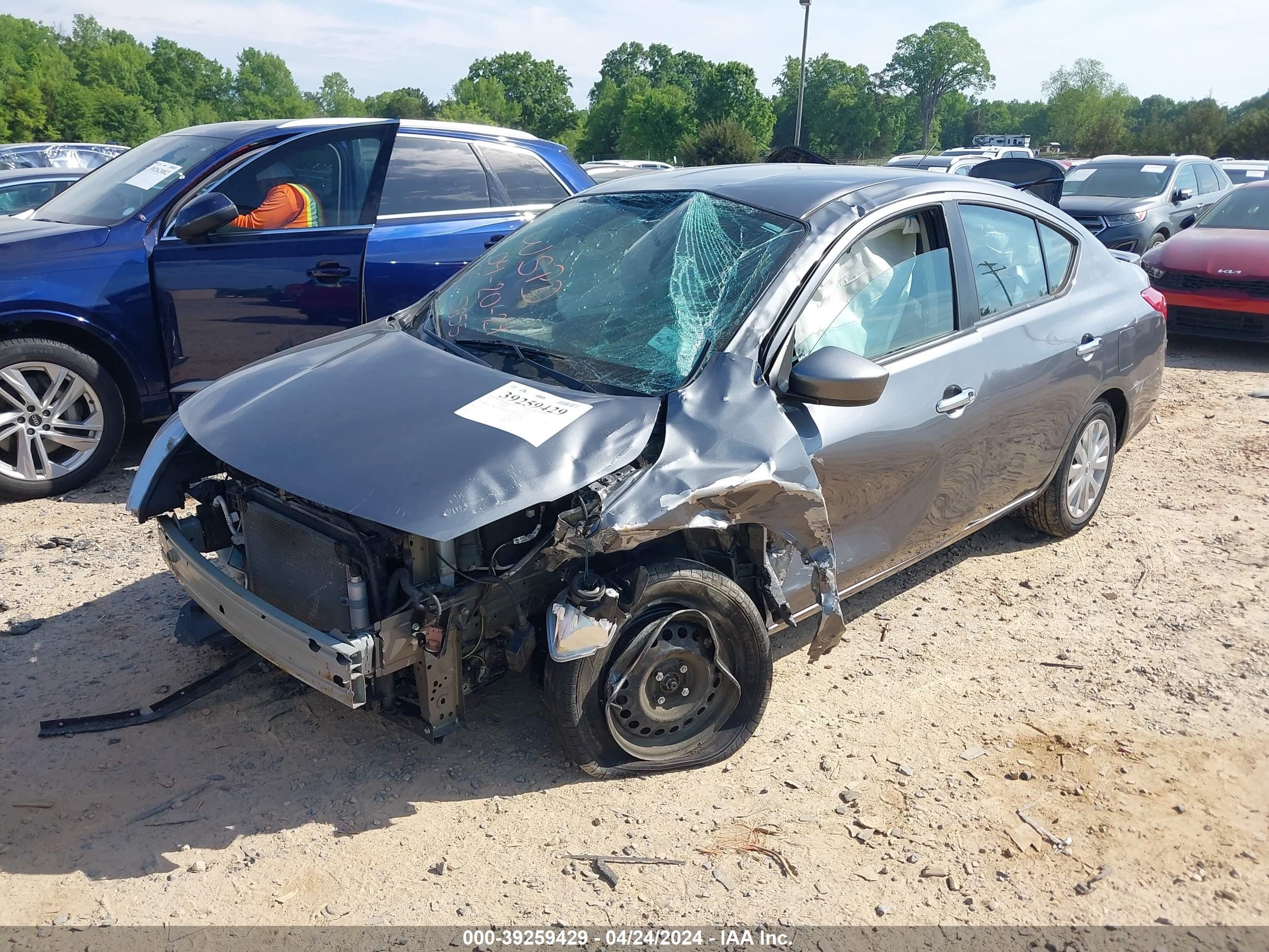 Photo 1 VIN: 3N1CN7AP5JL885855 - NISSAN VERSA 