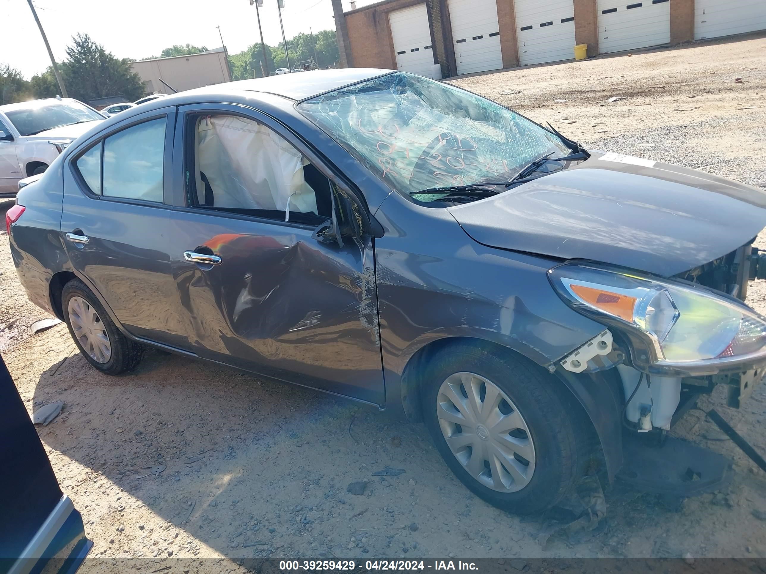 Photo 13 VIN: 3N1CN7AP5JL885855 - NISSAN VERSA 