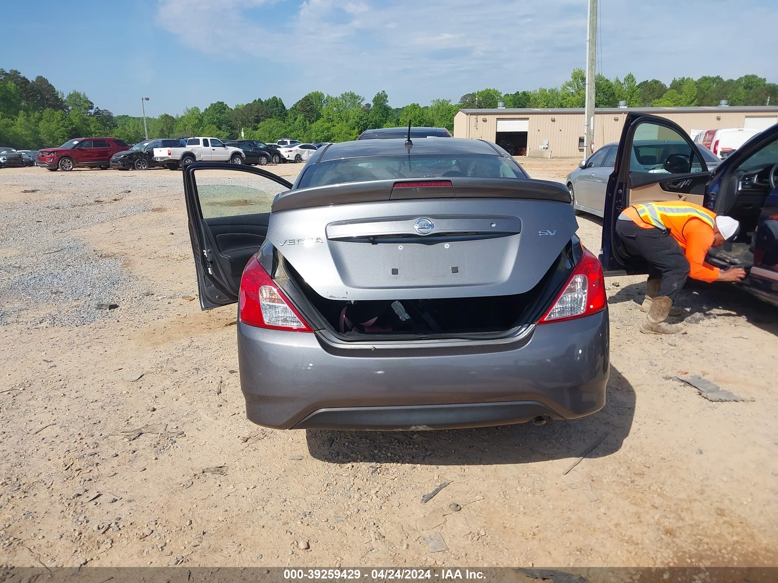 Photo 16 VIN: 3N1CN7AP5JL885855 - NISSAN VERSA 