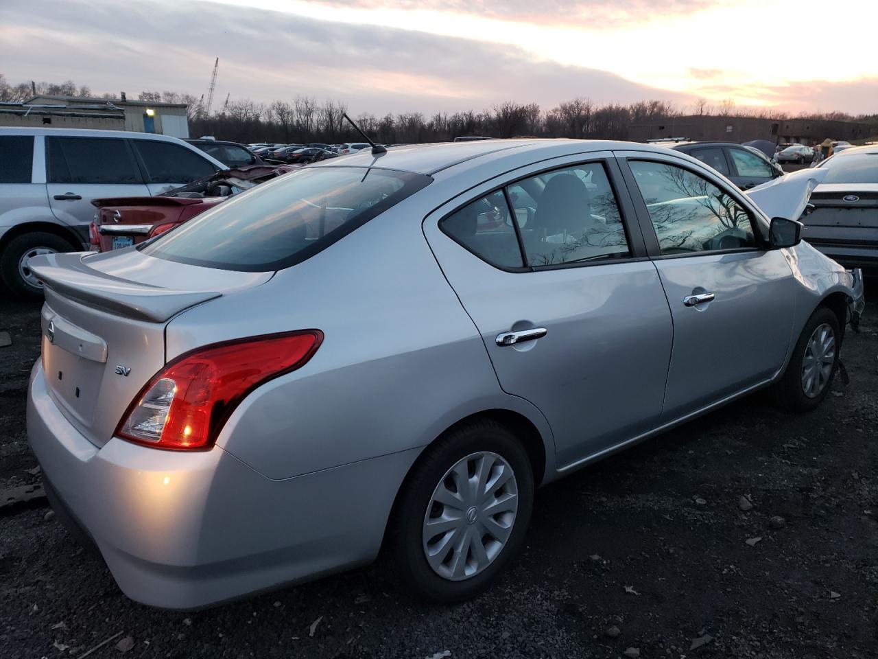 Photo 2 VIN: 3N1CN7AP5KL842621 - NISSAN VERSA 