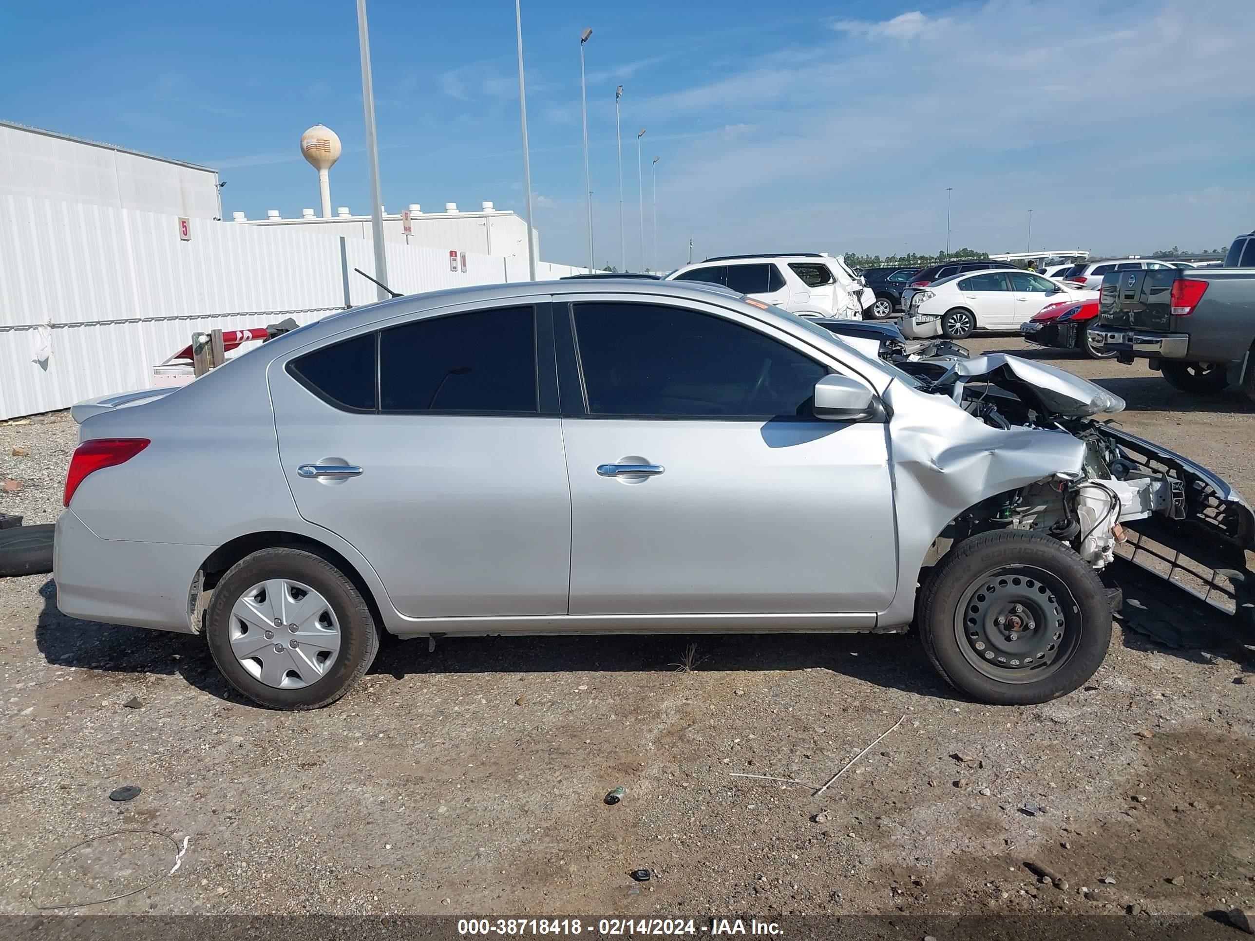 Photo 12 VIN: 3N1CN7AP5KL846569 - NISSAN VERSA 