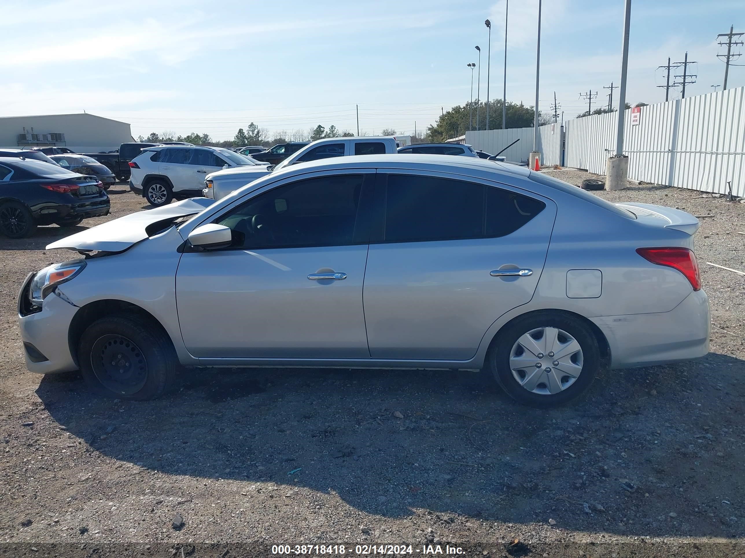 Photo 13 VIN: 3N1CN7AP5KL846569 - NISSAN VERSA 