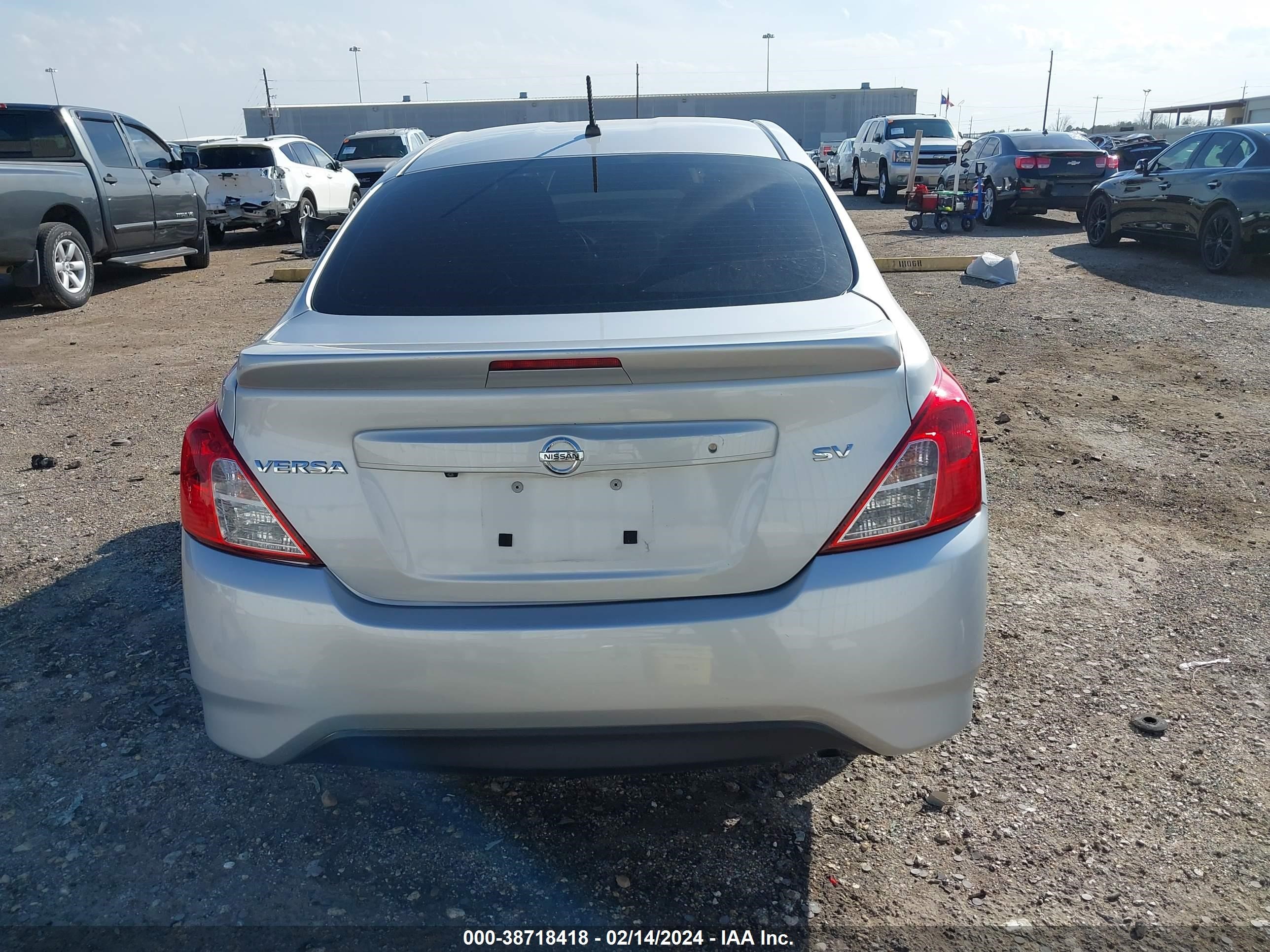 Photo 15 VIN: 3N1CN7AP5KL846569 - NISSAN VERSA 