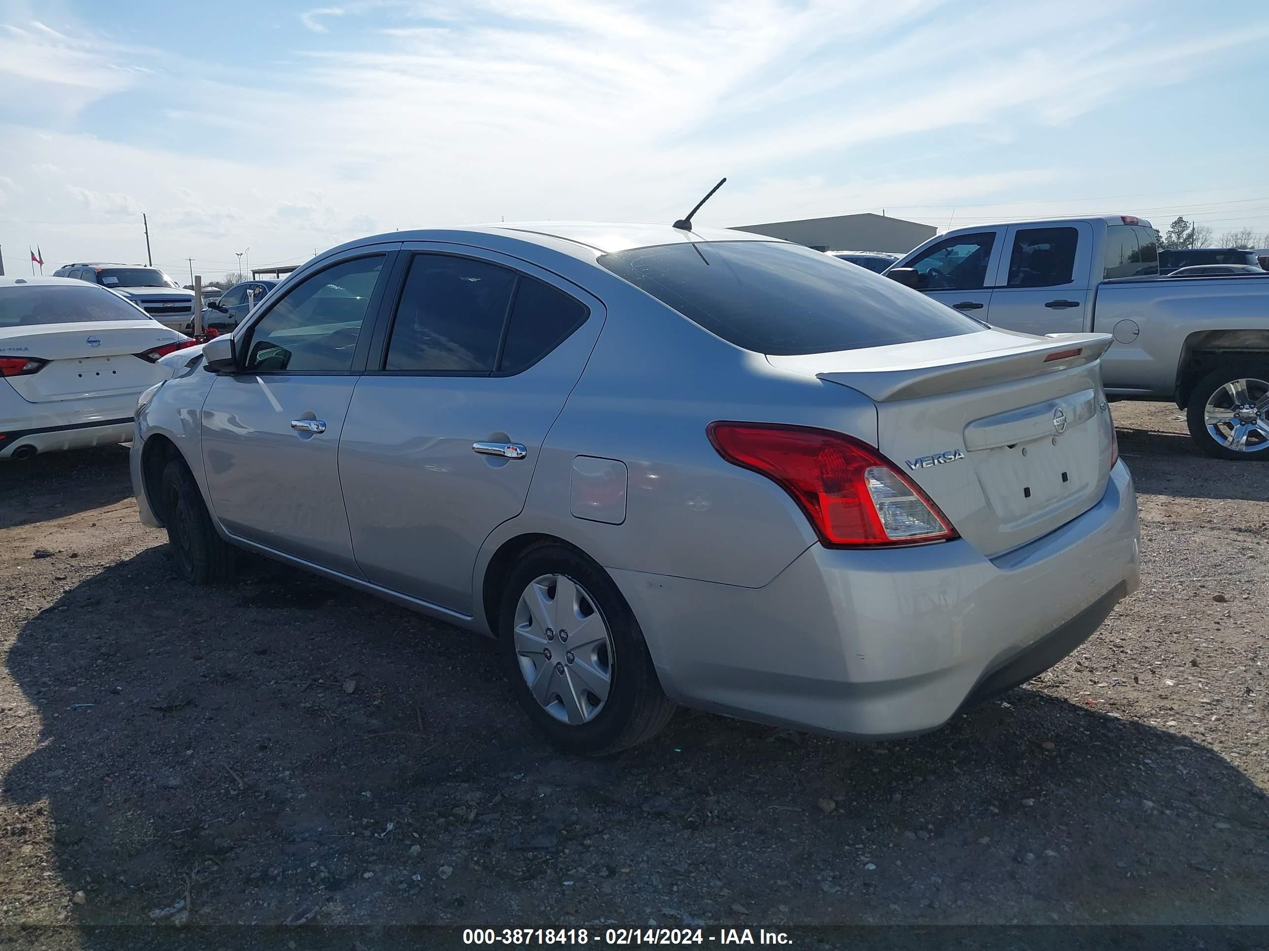 Photo 2 VIN: 3N1CN7AP5KL846569 - NISSAN VERSA 