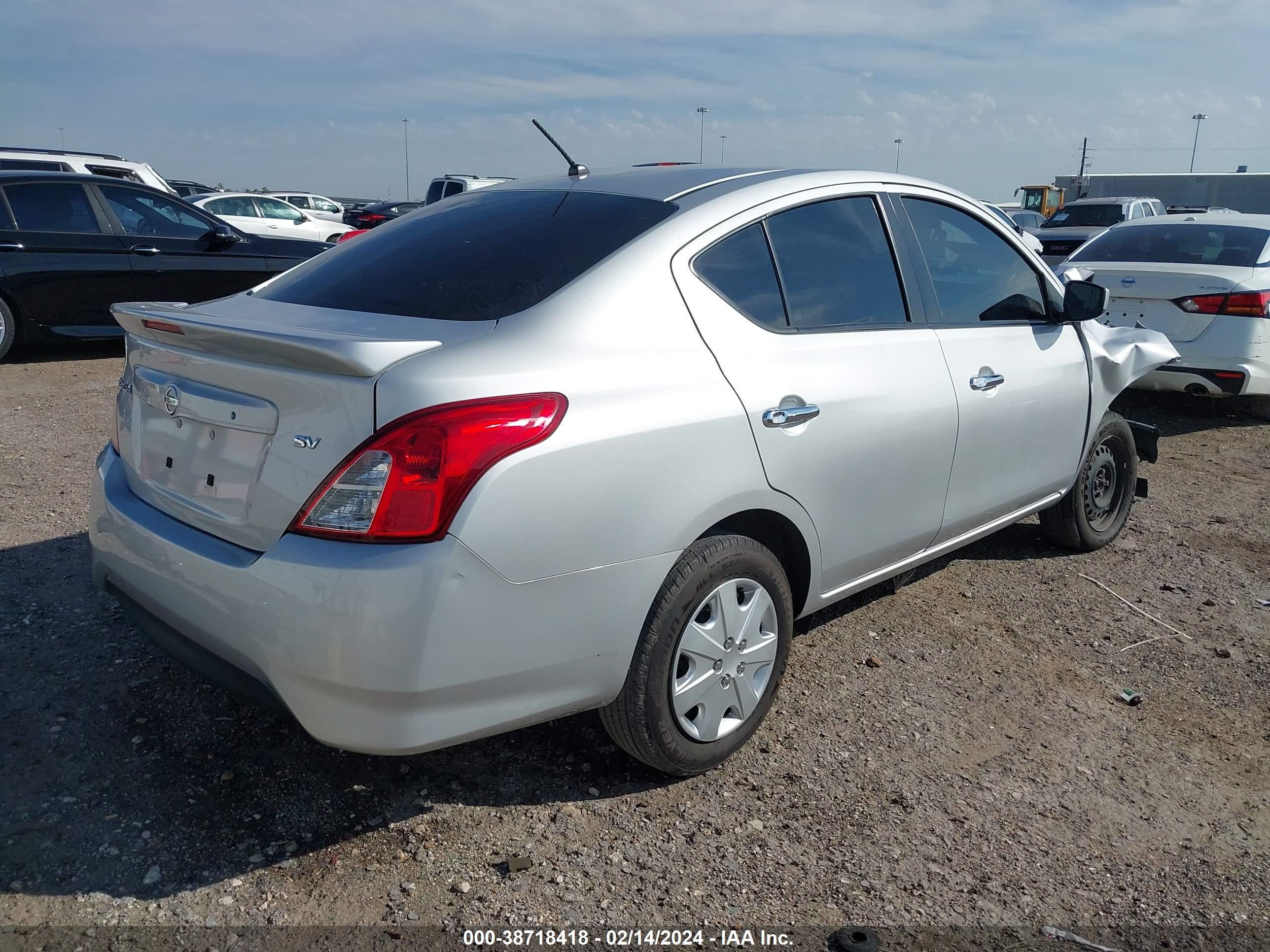 Photo 3 VIN: 3N1CN7AP5KL846569 - NISSAN VERSA 