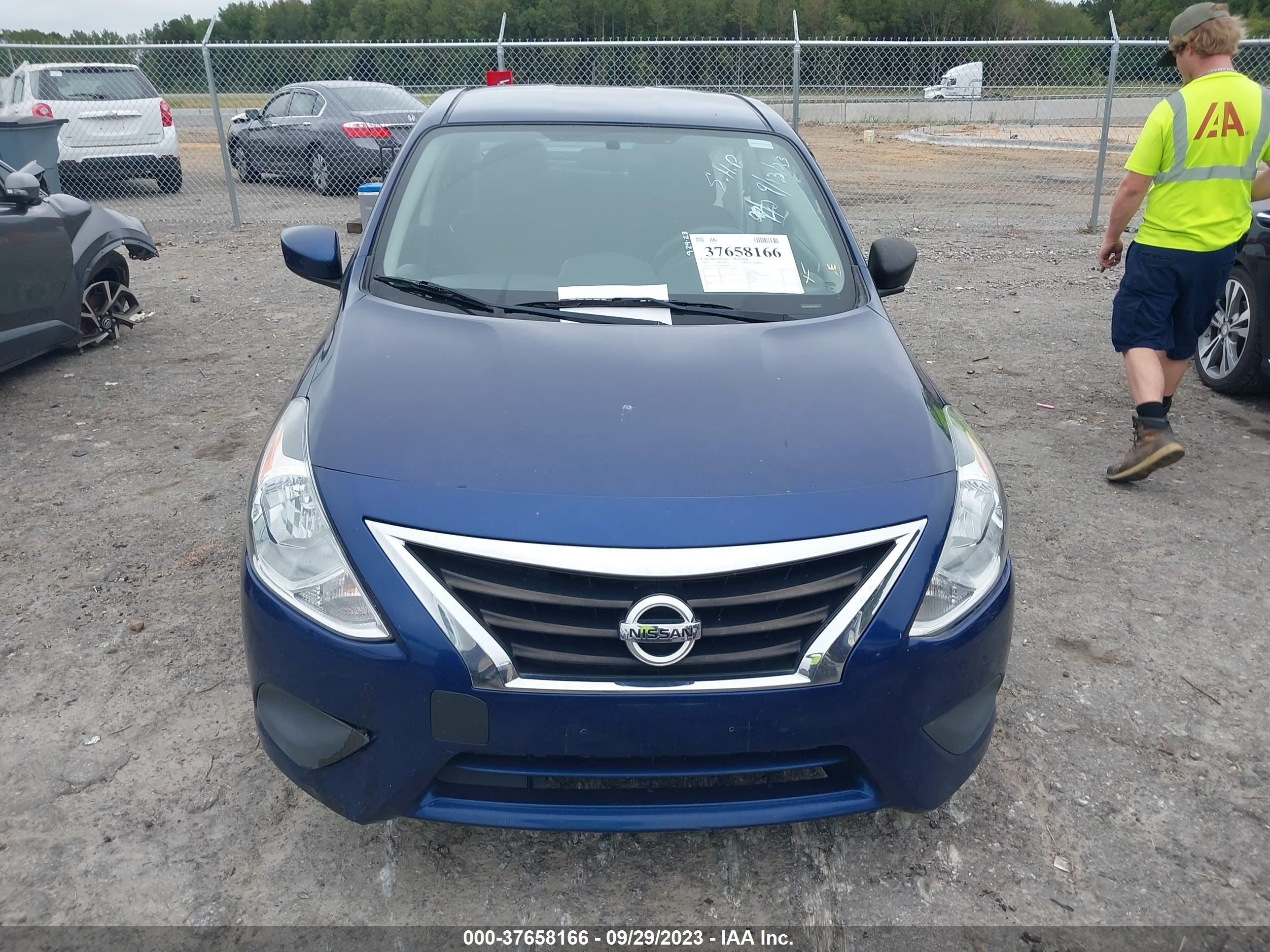 Photo 11 VIN: 3N1CN7AP5KL860164 - NISSAN VERSA 