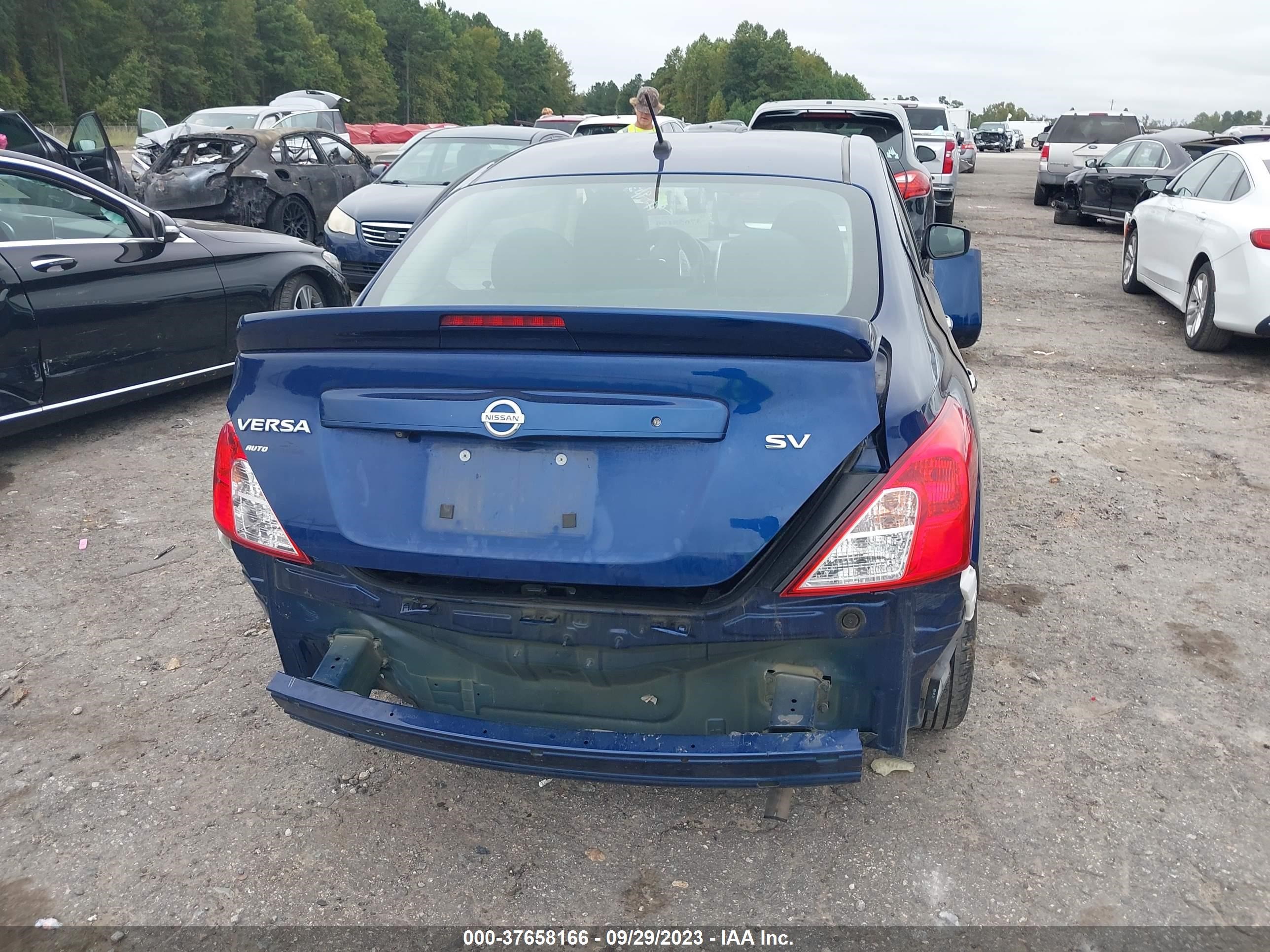 Photo 15 VIN: 3N1CN7AP5KL860164 - NISSAN VERSA 