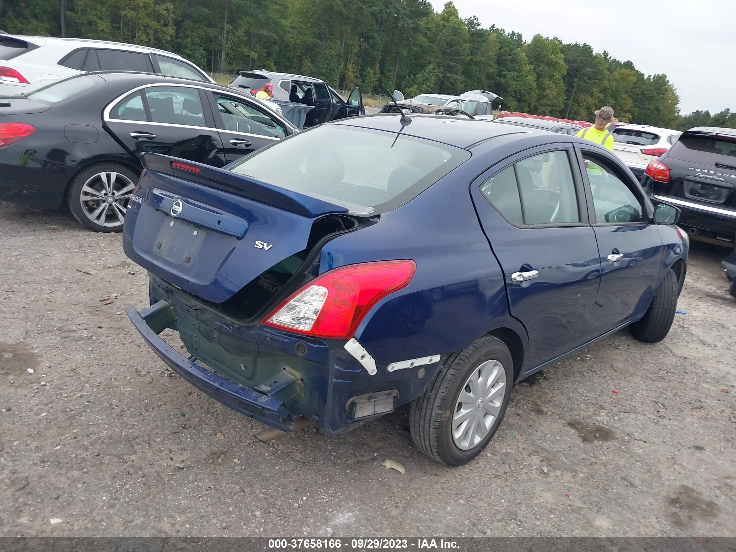 Photo 3 VIN: 3N1CN7AP5KL860164 - NISSAN VERSA 