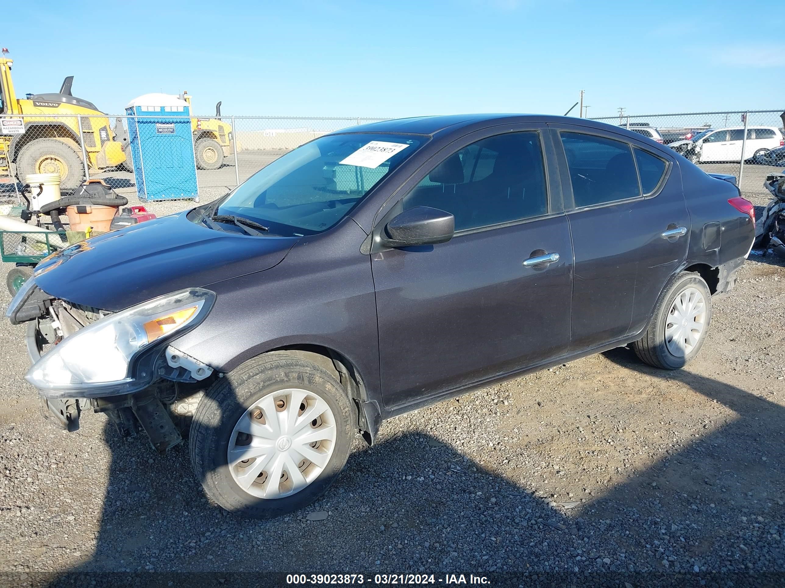 Photo 1 VIN: 3N1CN7AP6FL815823 - NISSAN VERSA 