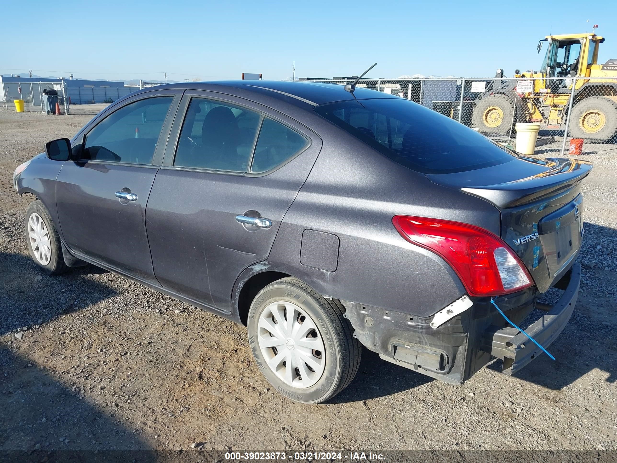 Photo 2 VIN: 3N1CN7AP6FL815823 - NISSAN VERSA 