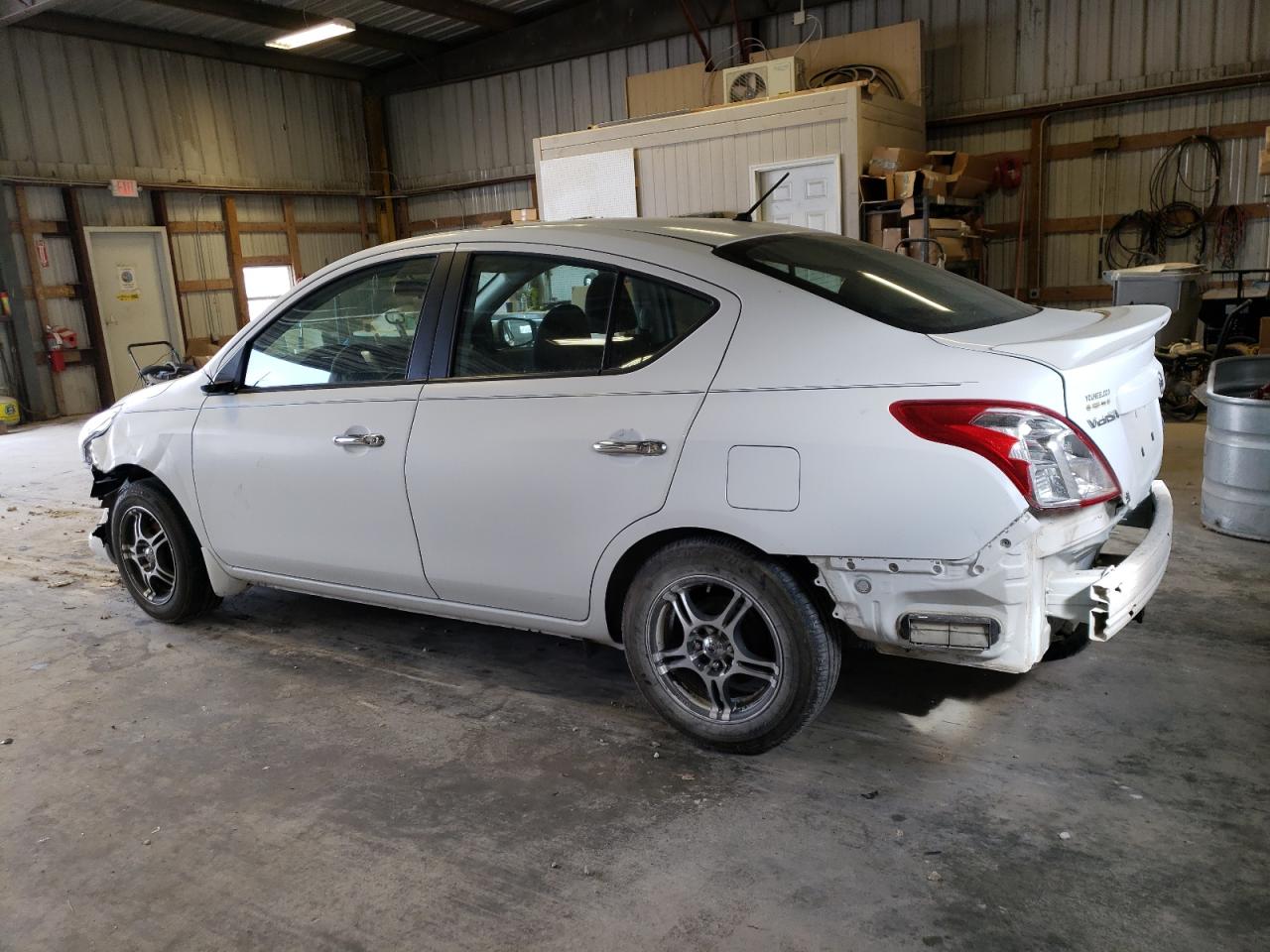 Photo 1 VIN: 3N1CN7AP6FL835084 - NISSAN VERSA 