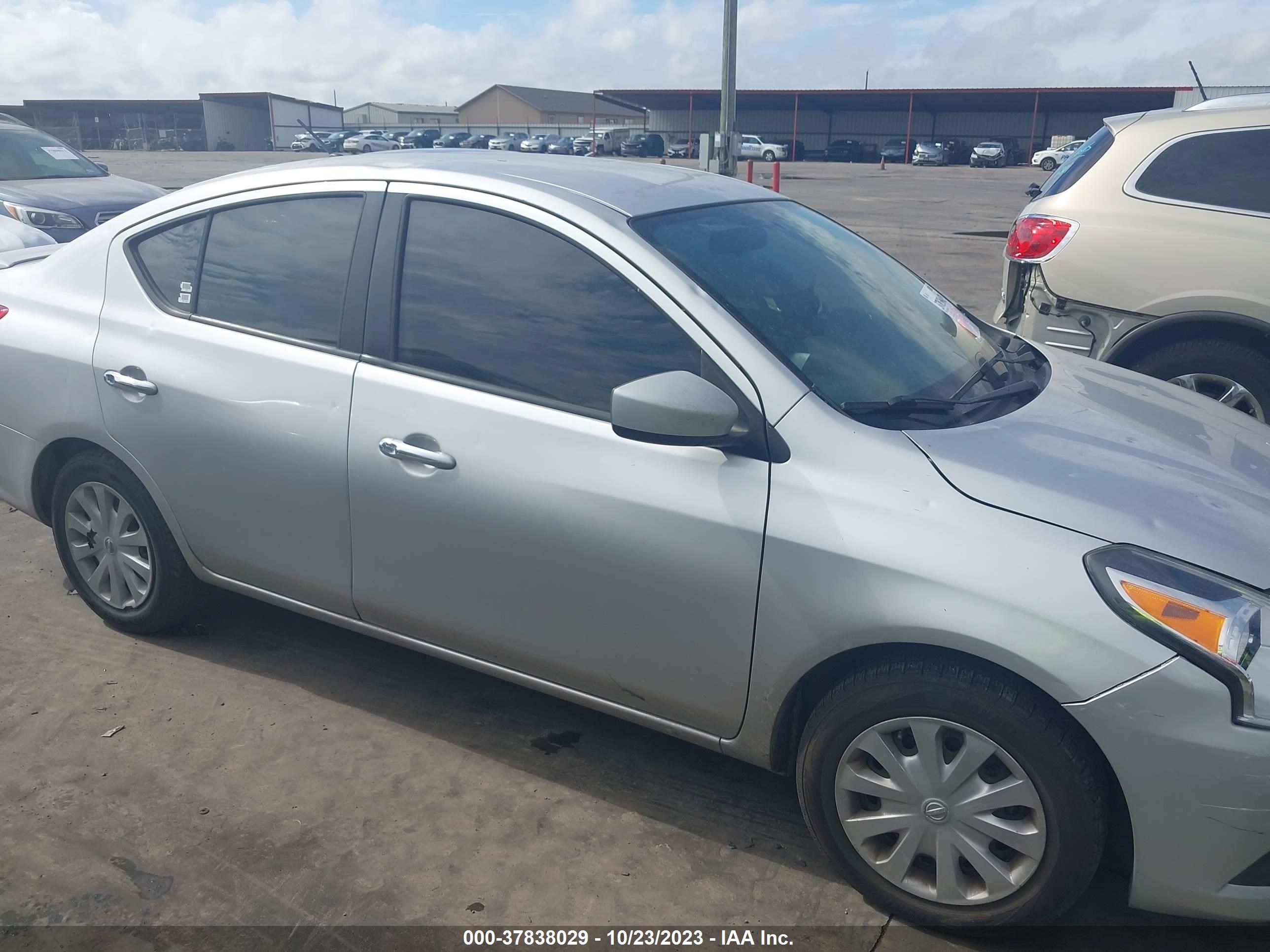 Photo 12 VIN: 3N1CN7AP6FL841709 - NISSAN VERSA 