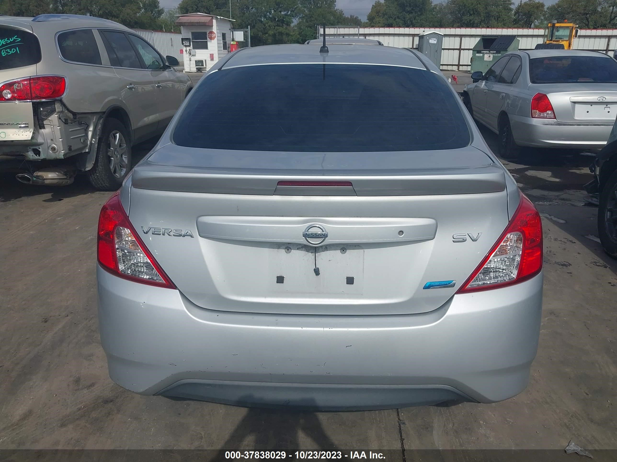 Photo 15 VIN: 3N1CN7AP6FL841709 - NISSAN VERSA 