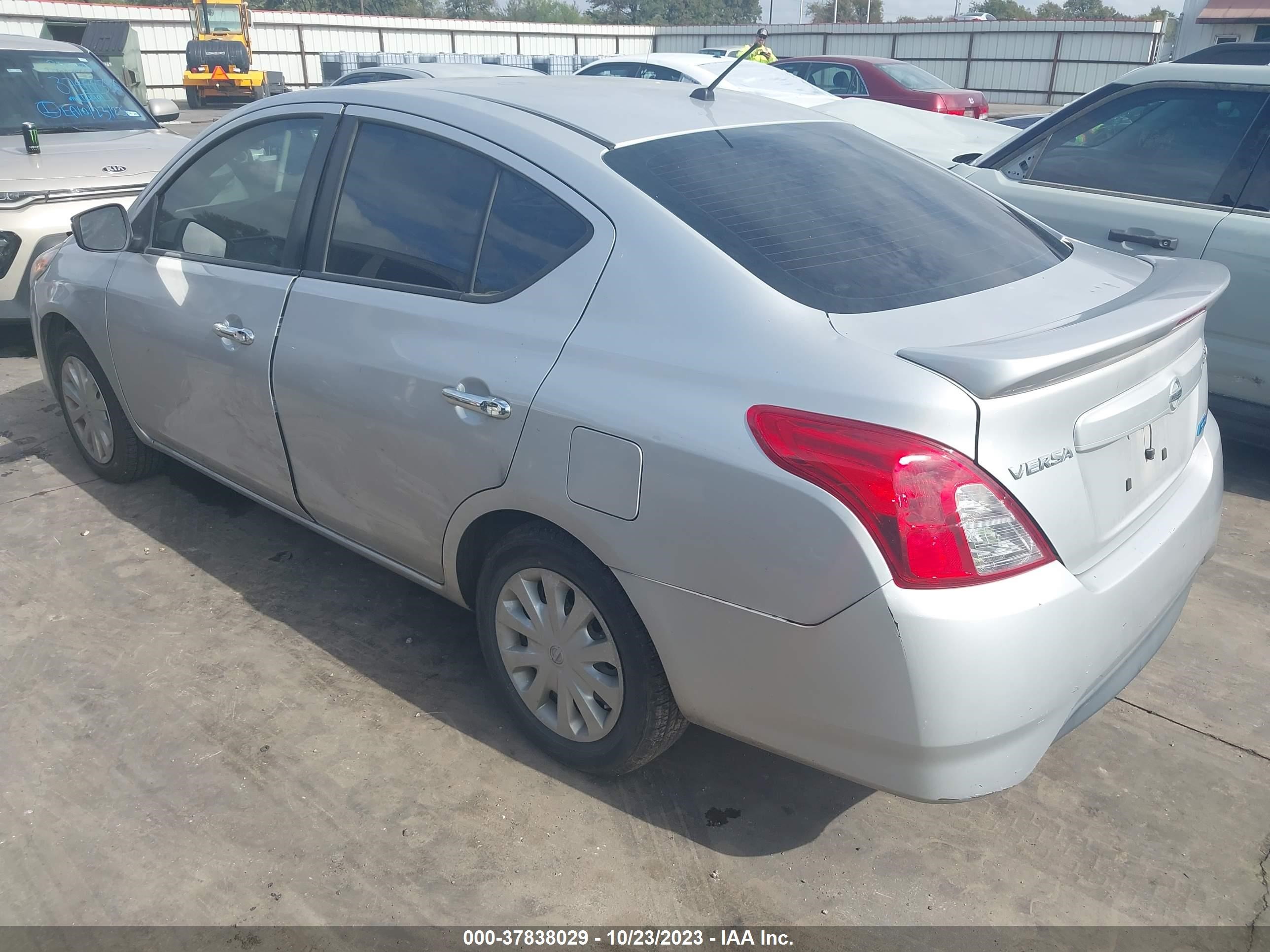 Photo 2 VIN: 3N1CN7AP6FL841709 - NISSAN VERSA 