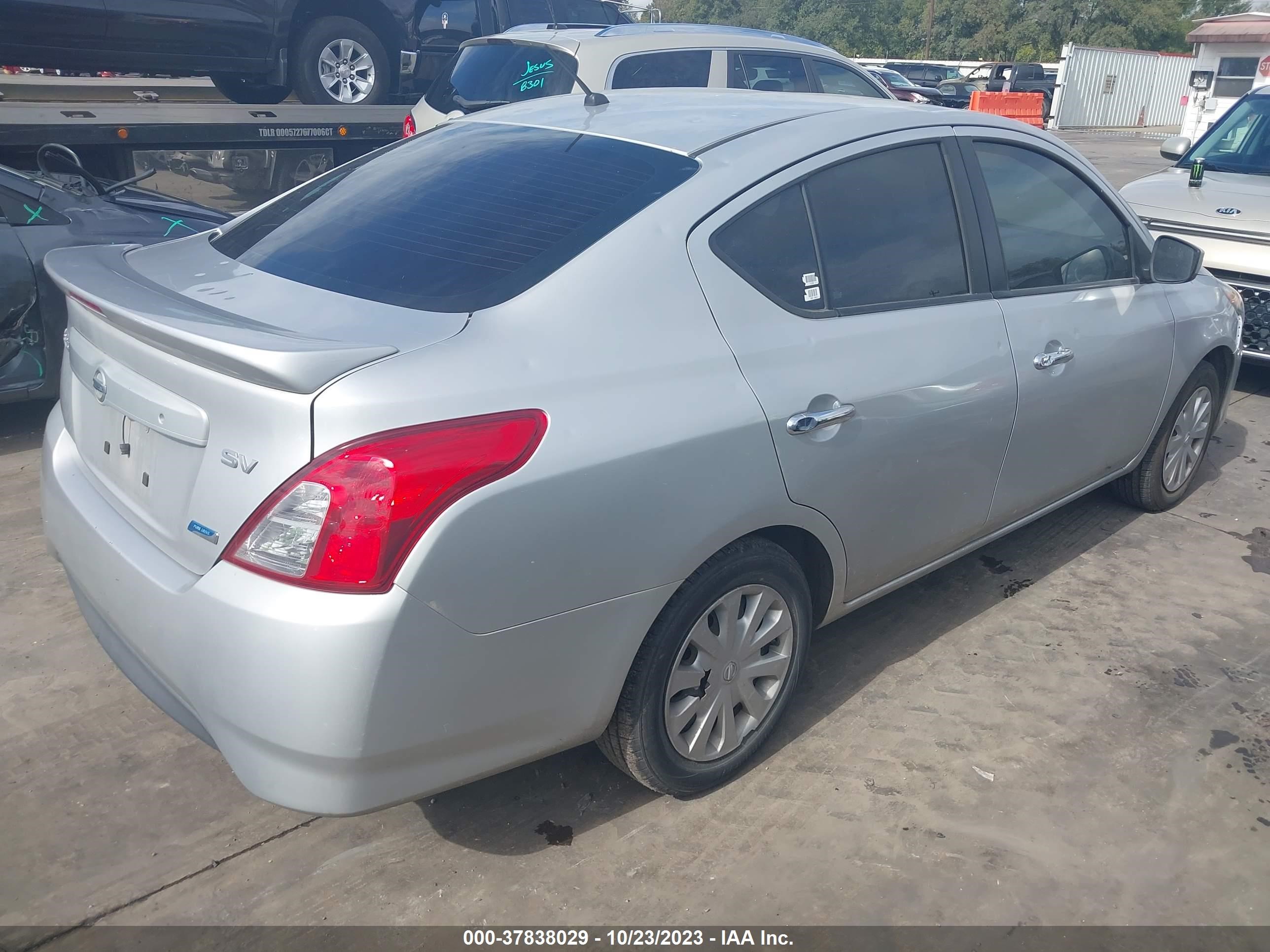 Photo 3 VIN: 3N1CN7AP6FL841709 - NISSAN VERSA 