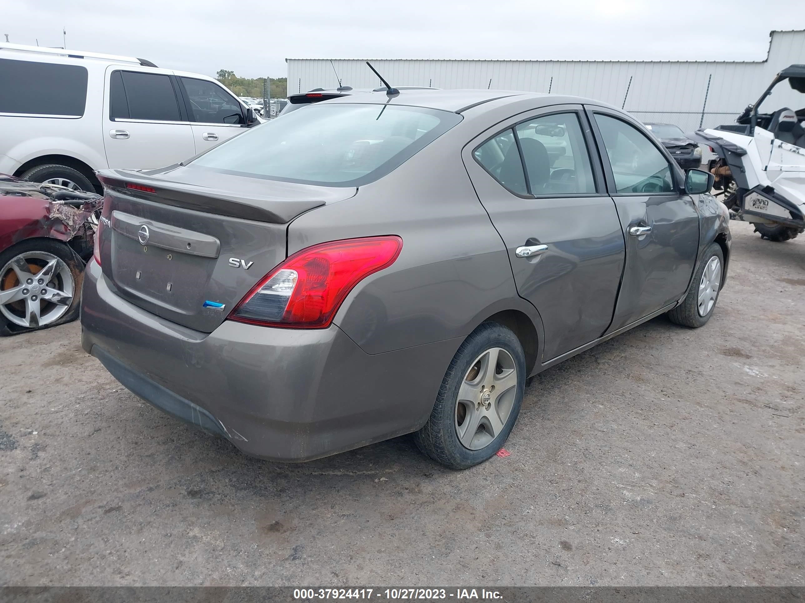 Photo 3 VIN: 3N1CN7AP6FL855786 - NISSAN VERSA 