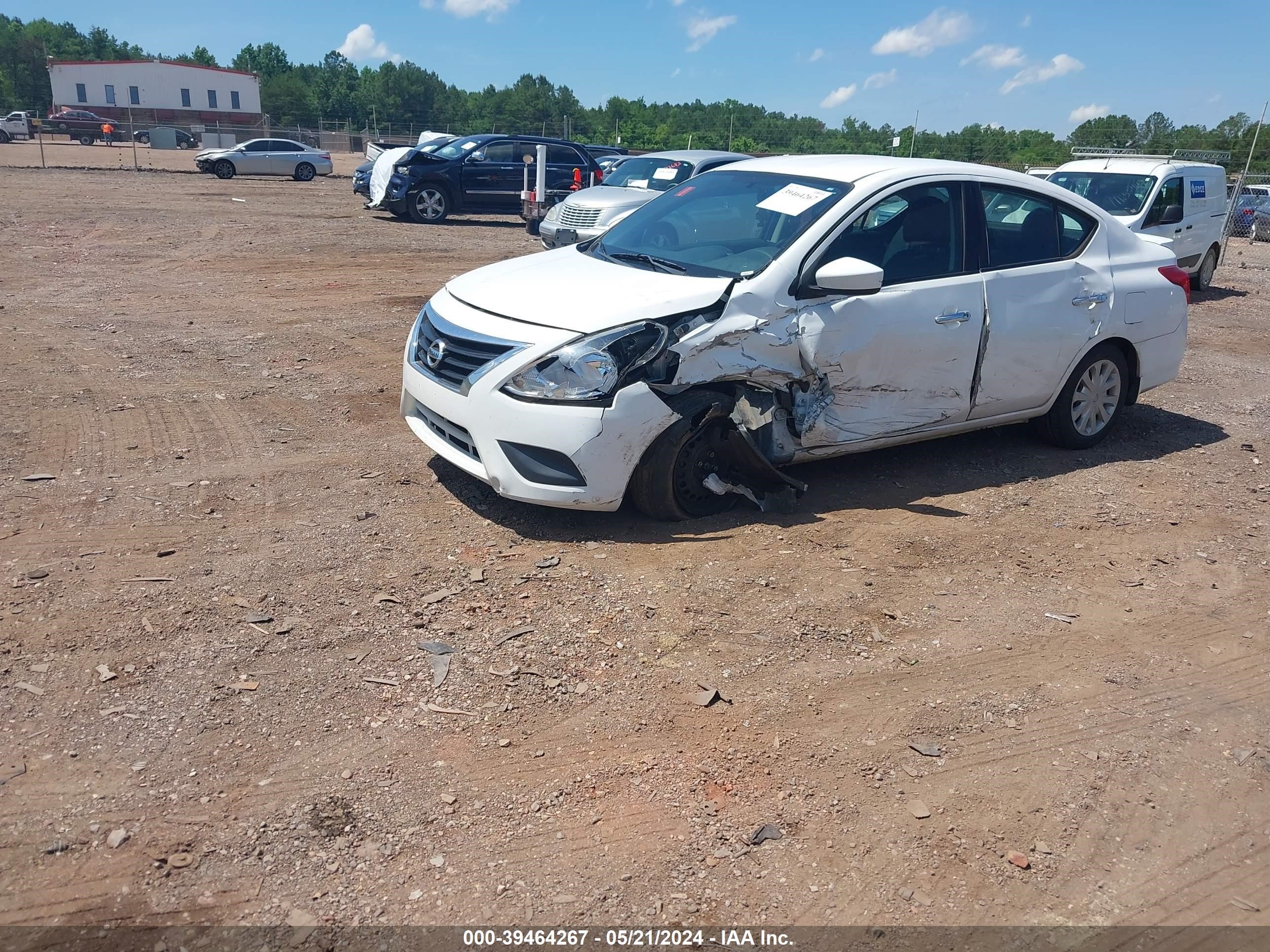 Photo 1 VIN: 3N1CN7AP6FL888139 - NISSAN VERSA 