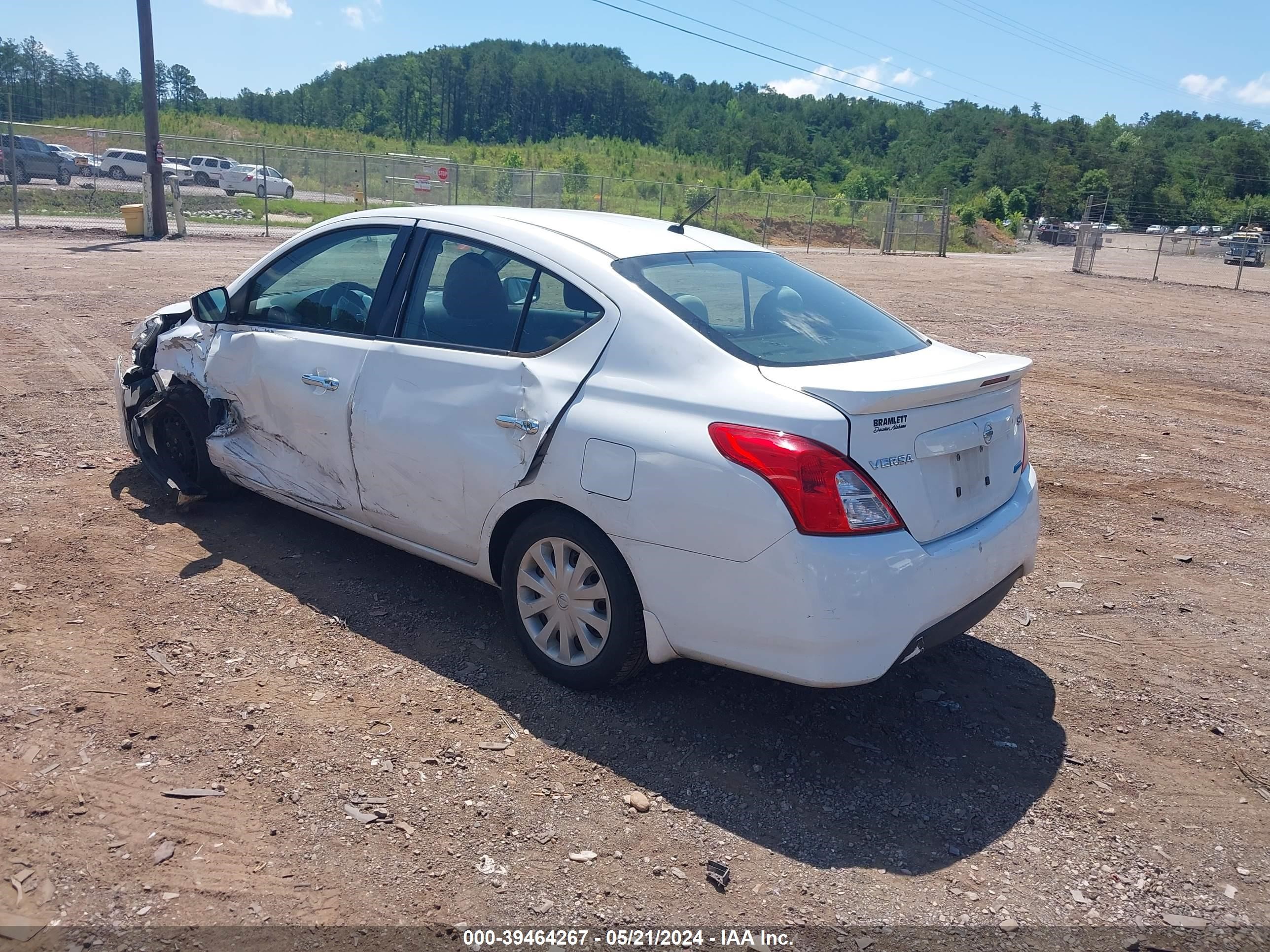 Photo 2 VIN: 3N1CN7AP6FL888139 - NISSAN VERSA 