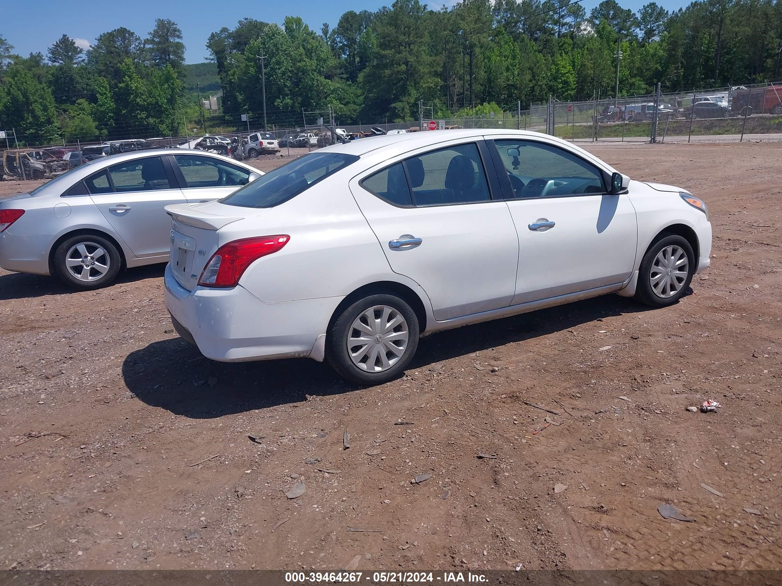 Photo 3 VIN: 3N1CN7AP6FL888139 - NISSAN VERSA 