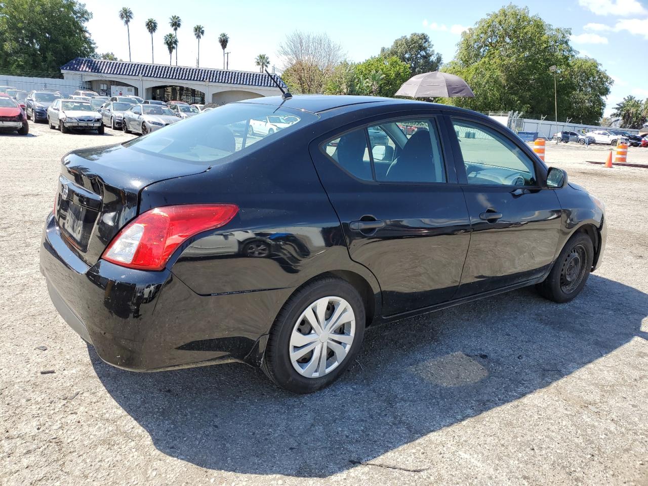 Photo 2 VIN: 3N1CN7AP6FL893468 - NISSAN VERSA 