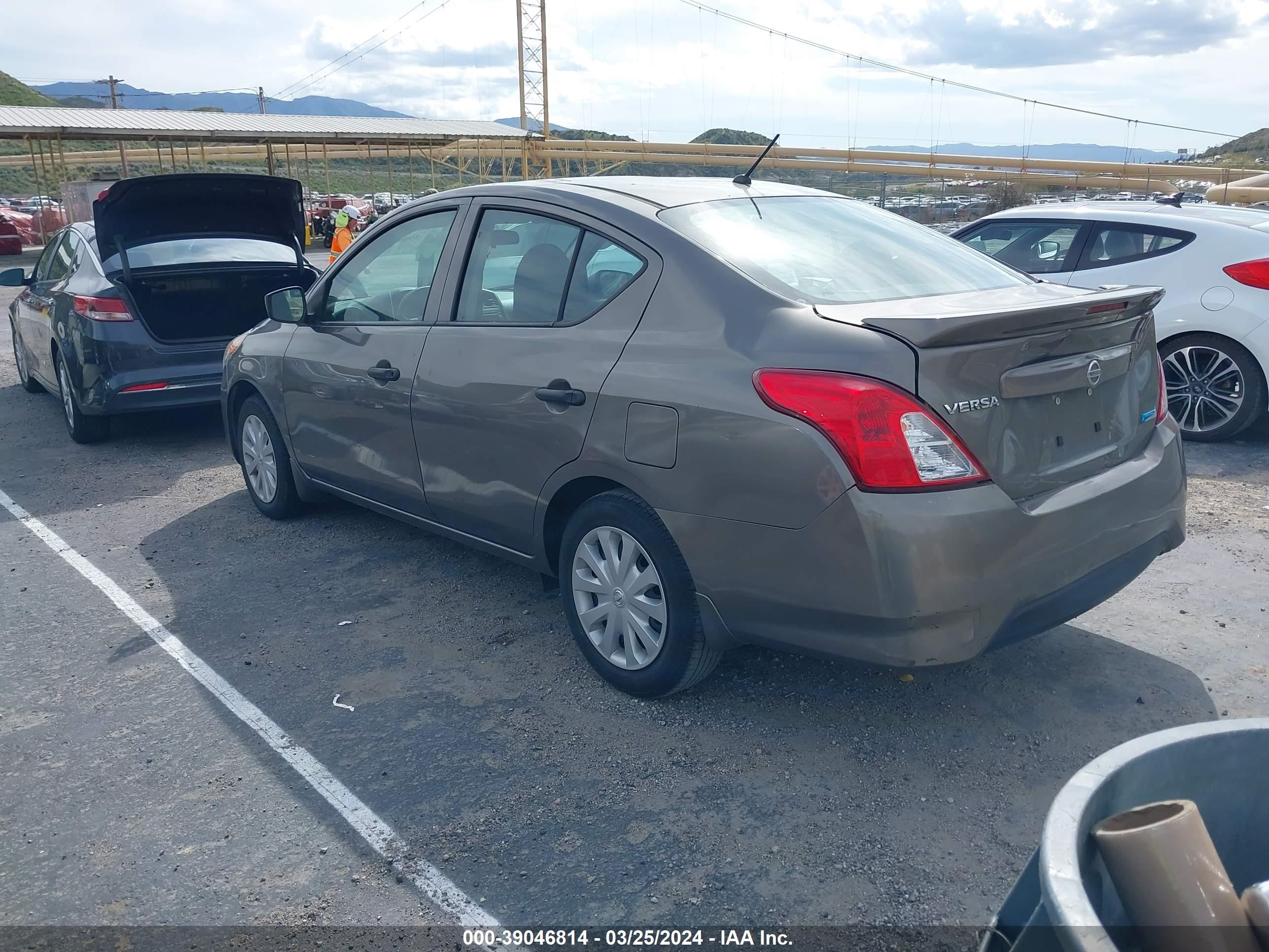 Photo 2 VIN: 3N1CN7AP6GL835782 - NISSAN VERSA 