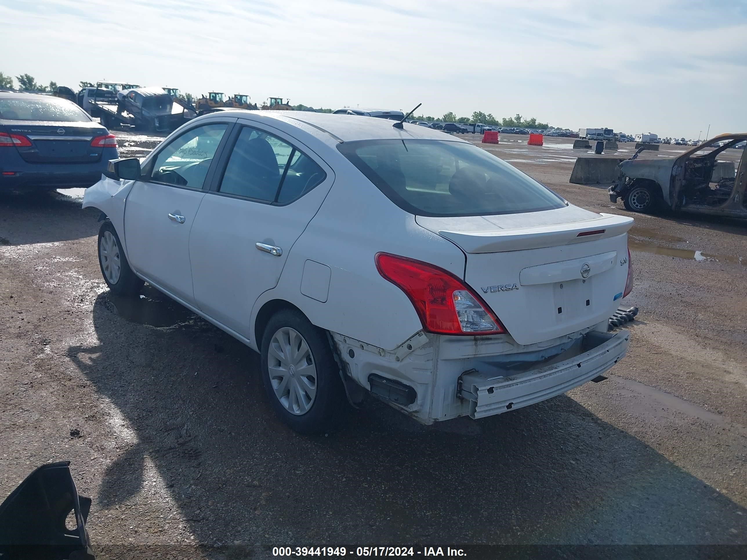 Photo 2 VIN: 3N1CN7AP6GL852906 - NISSAN VERSA 