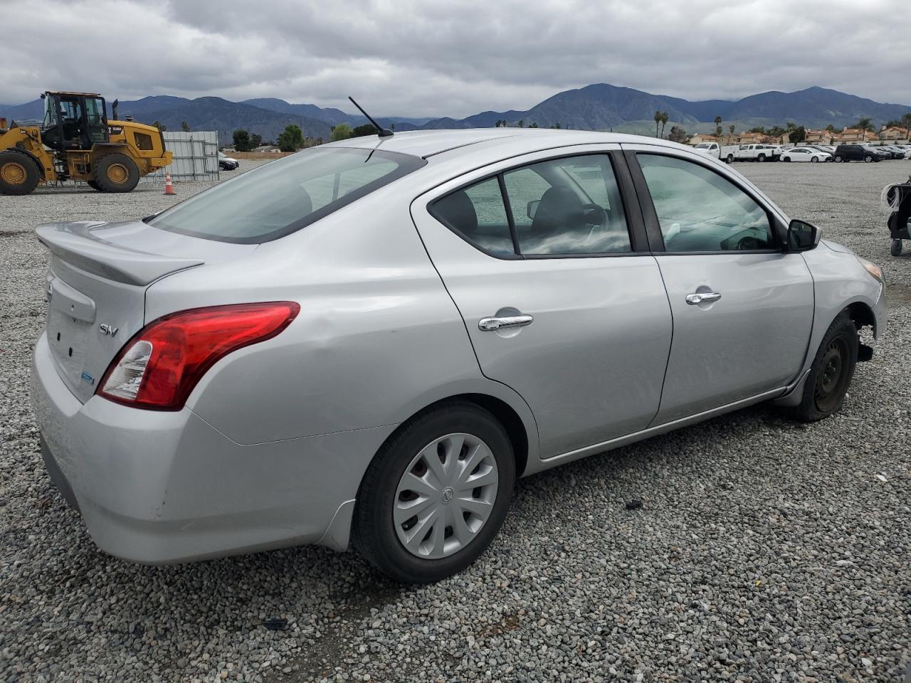 Photo 2 VIN: 3N1CN7AP6GL893715 - NISSAN VERSA 